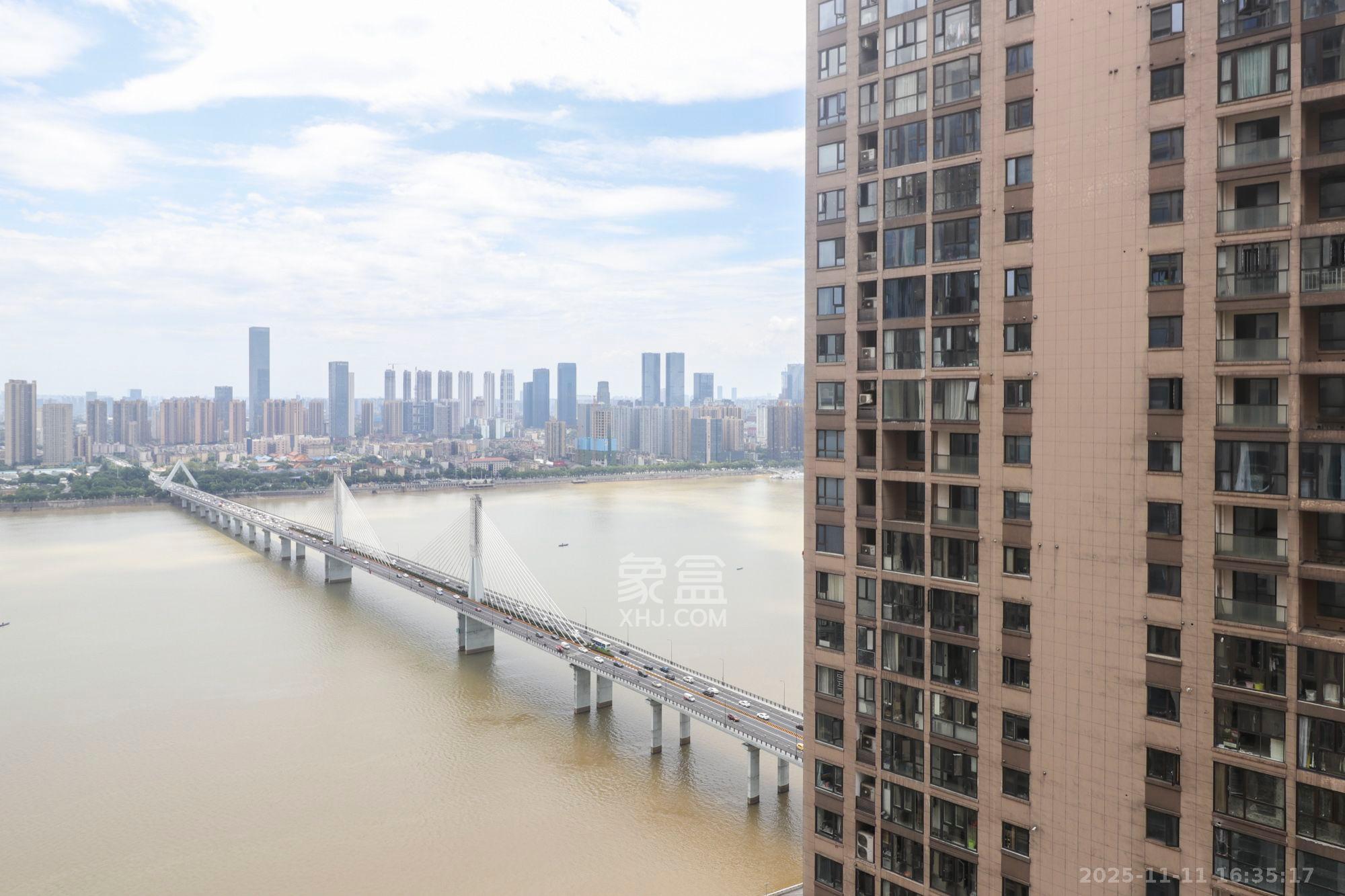 世茂外滩里（世茂铂翠湾三期）  3室2厅1卫    5300.0元/月室内图