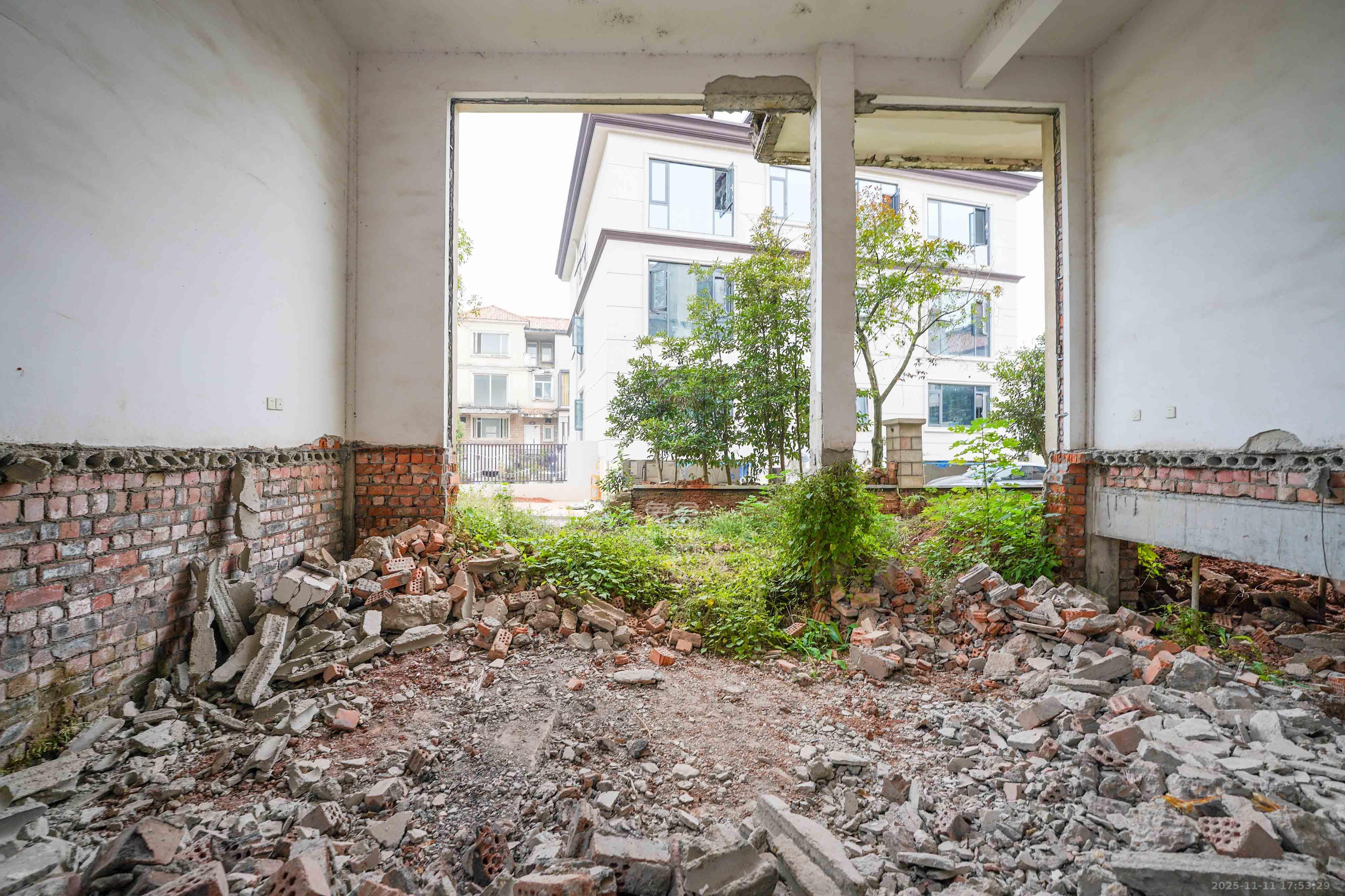 比华利山  5室2厅3卫    228.0万