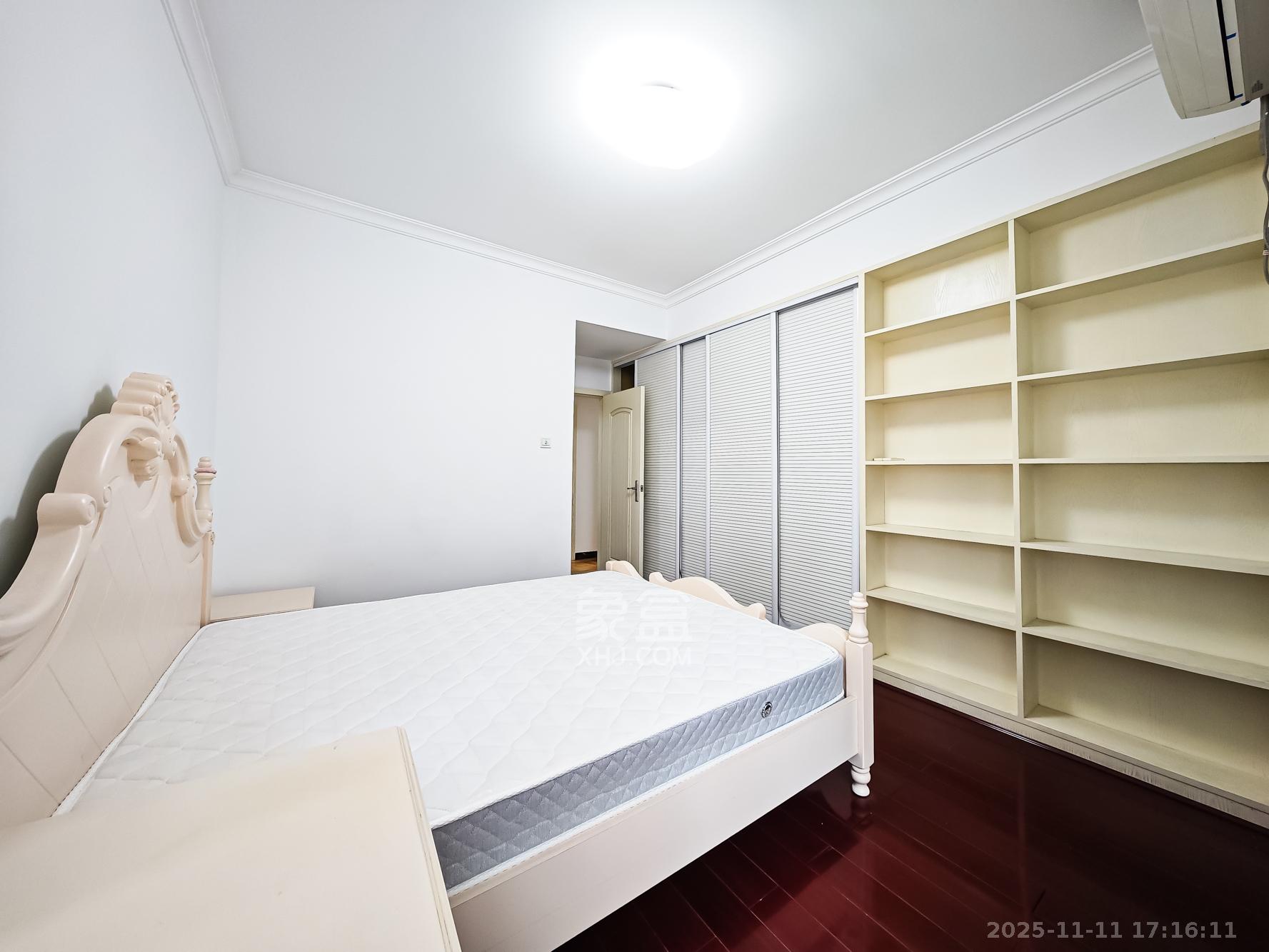 恒鑫山水卿卿  3室2厅2卫    88.0万卧室