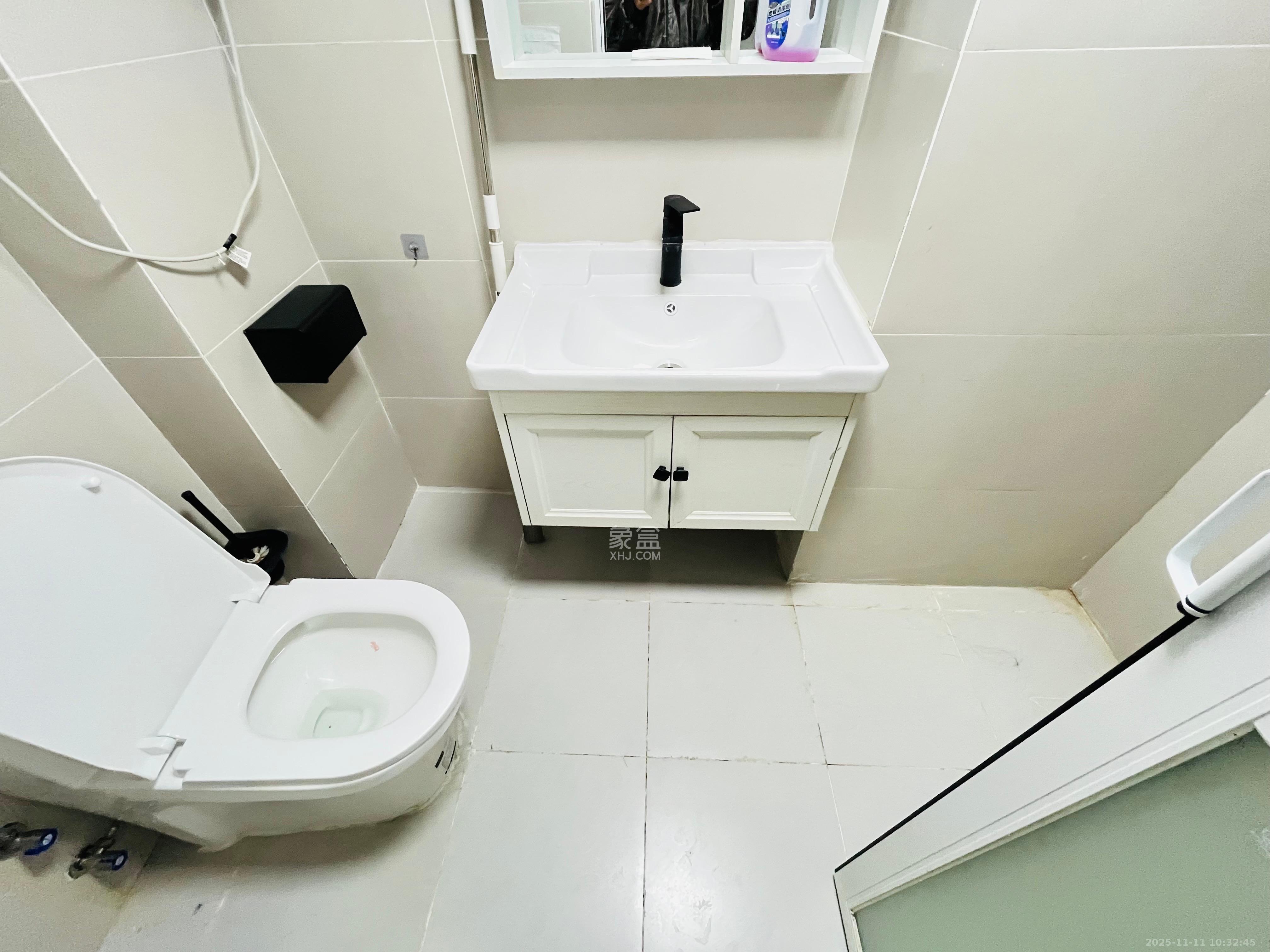 卓越江岸  2室1厅1卫    2300.0元/月室内图