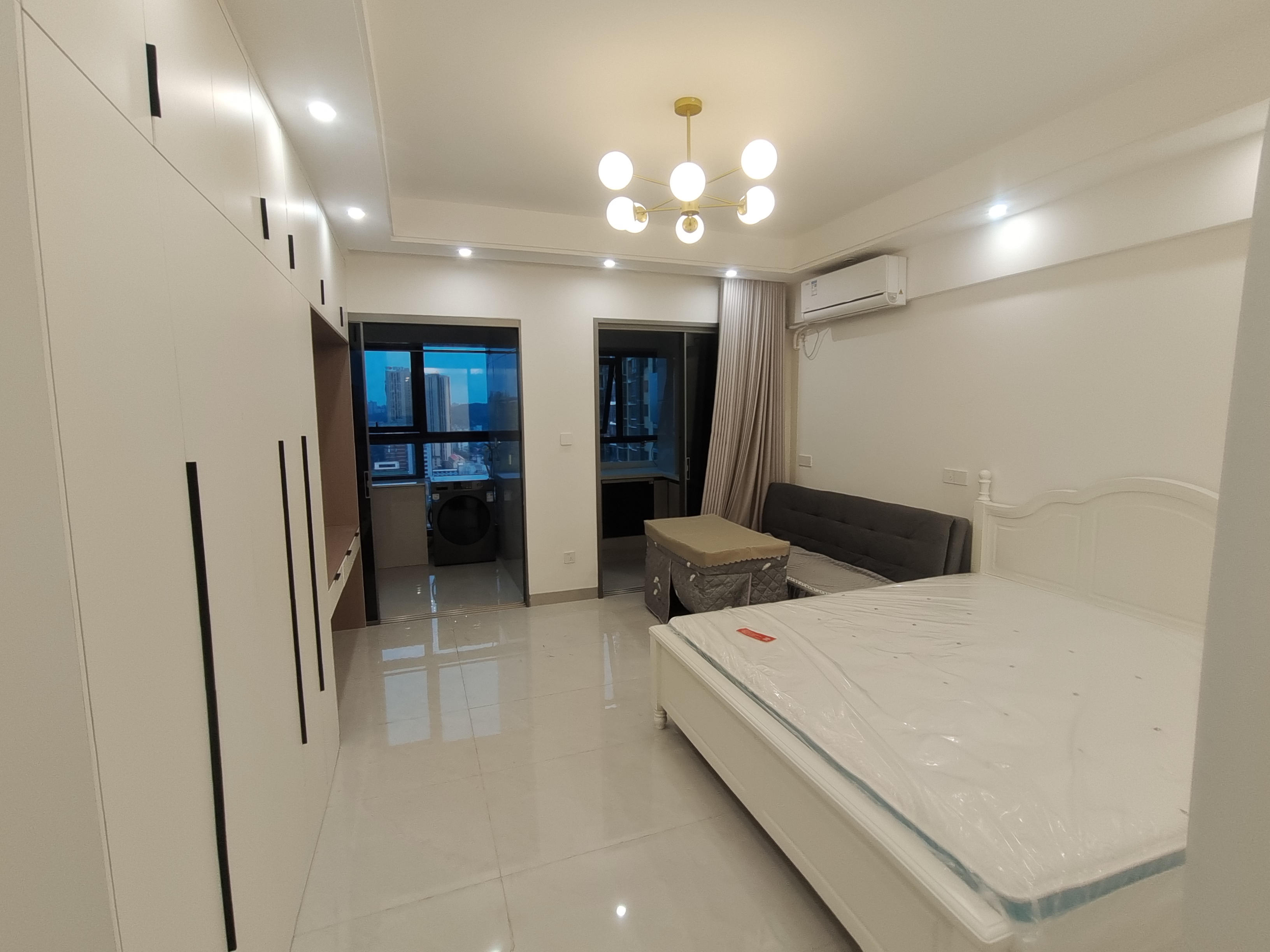 棠湖城市场广场 1室1厅1卫 1000.0元/月 棠湖城市场广场 1室1厅1卫 1000.0元/月室内图