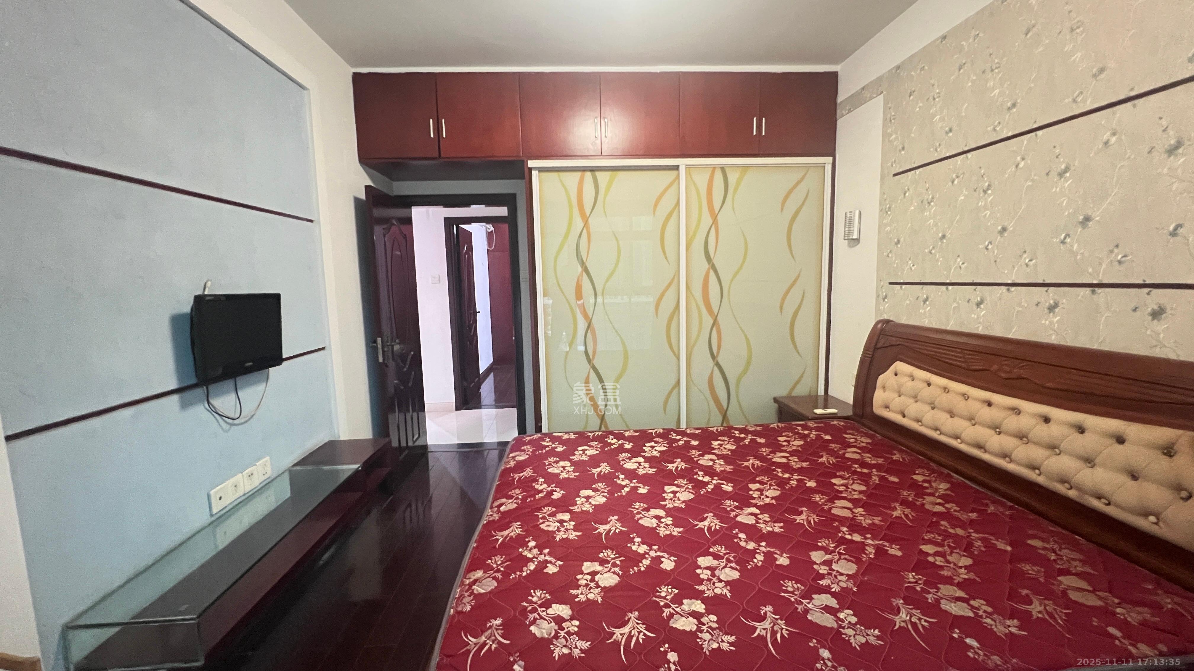 新城新世界一二三期  1室2厅1卫    2600.0元/月室内图