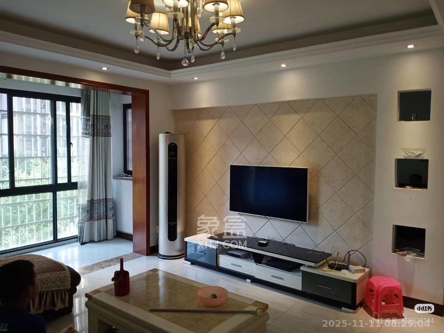 紫云阁  3室2厅2卫    2100.0元/月