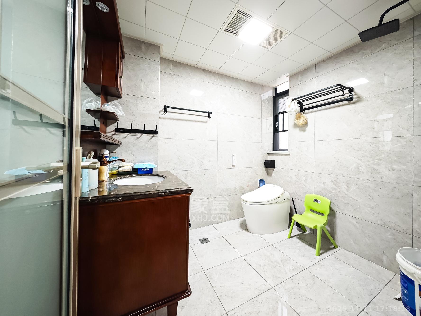 幸福考拉789  4室2厅2卫    135.0万卫生间