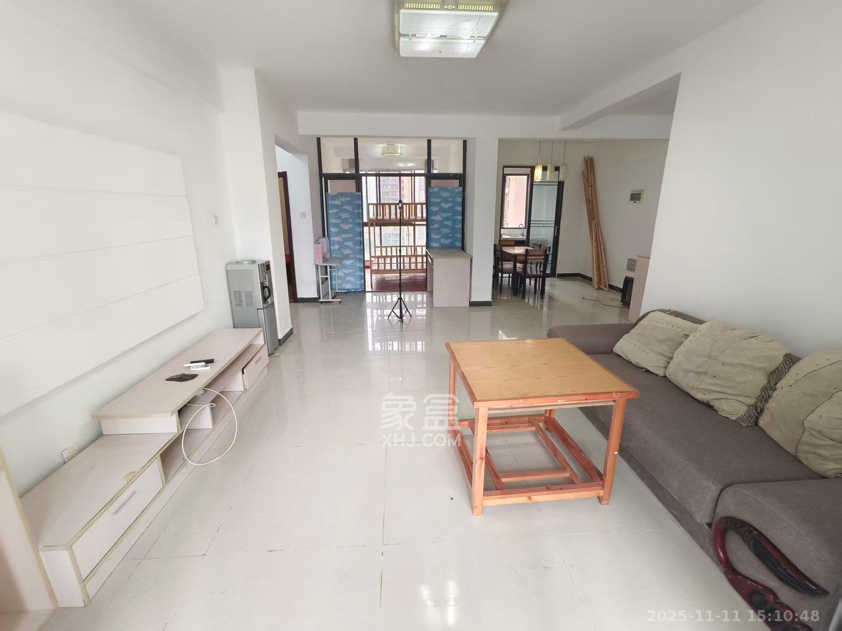 新华都万家城  3室2厅2卫    2300.0元/月