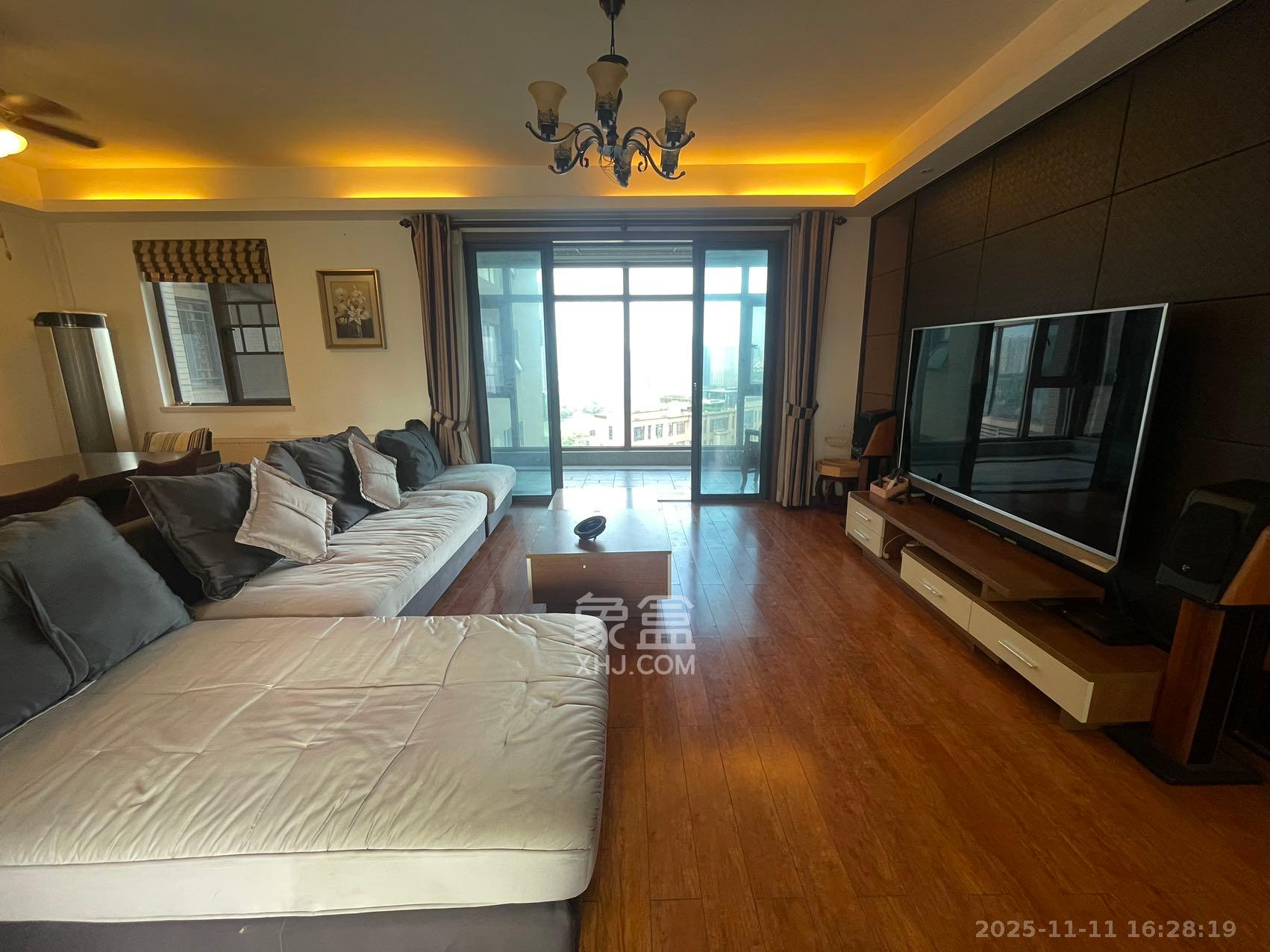 藏珑湖上国际花园 4室2厅2卫 5800.0元/月 藏珑湖上国际花园 4室2厅2卫 5800.0元/月室内图