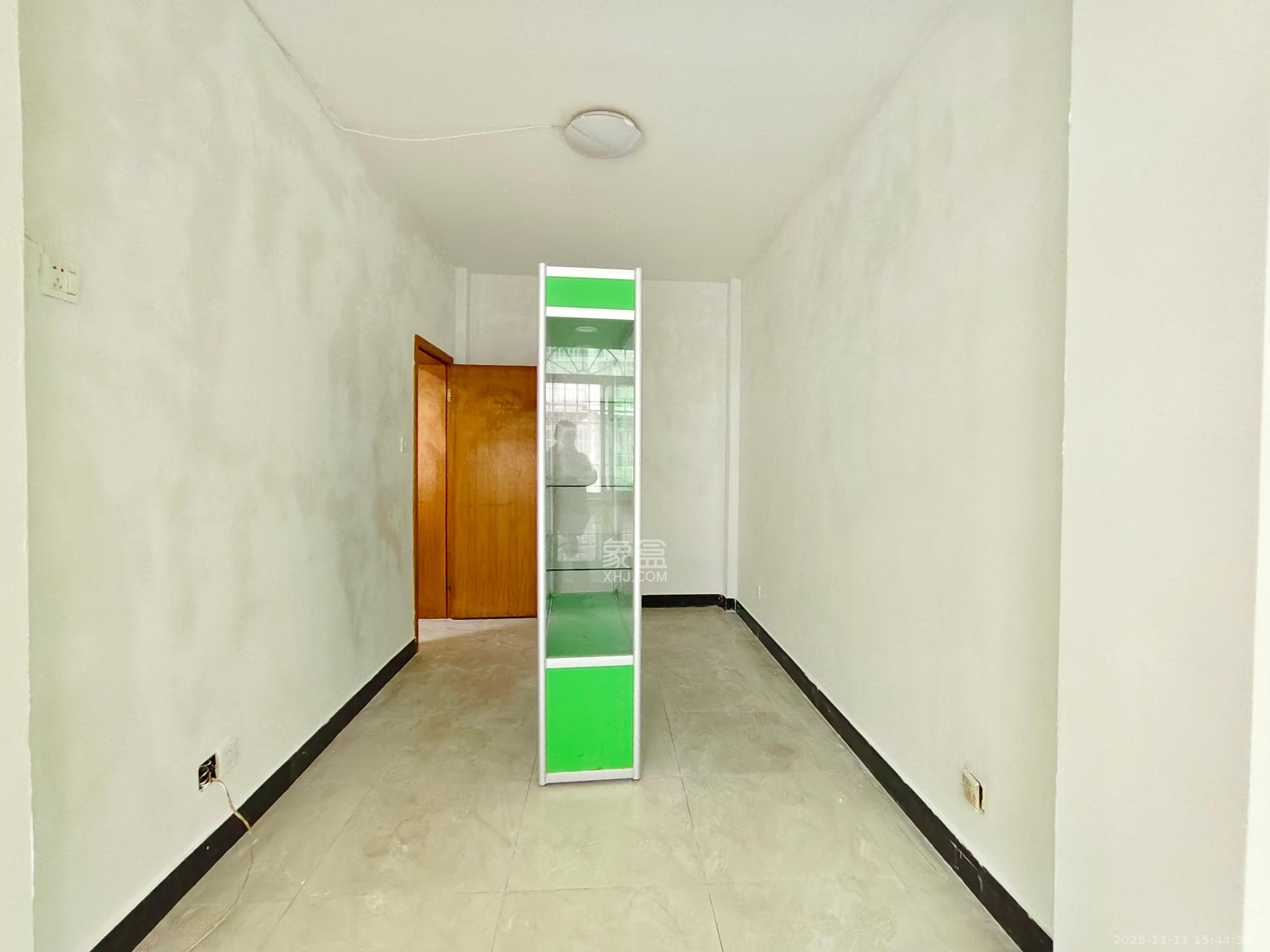 马王堆陶瓷城新合区  3室2厅1卫    1800.0元/月室内图