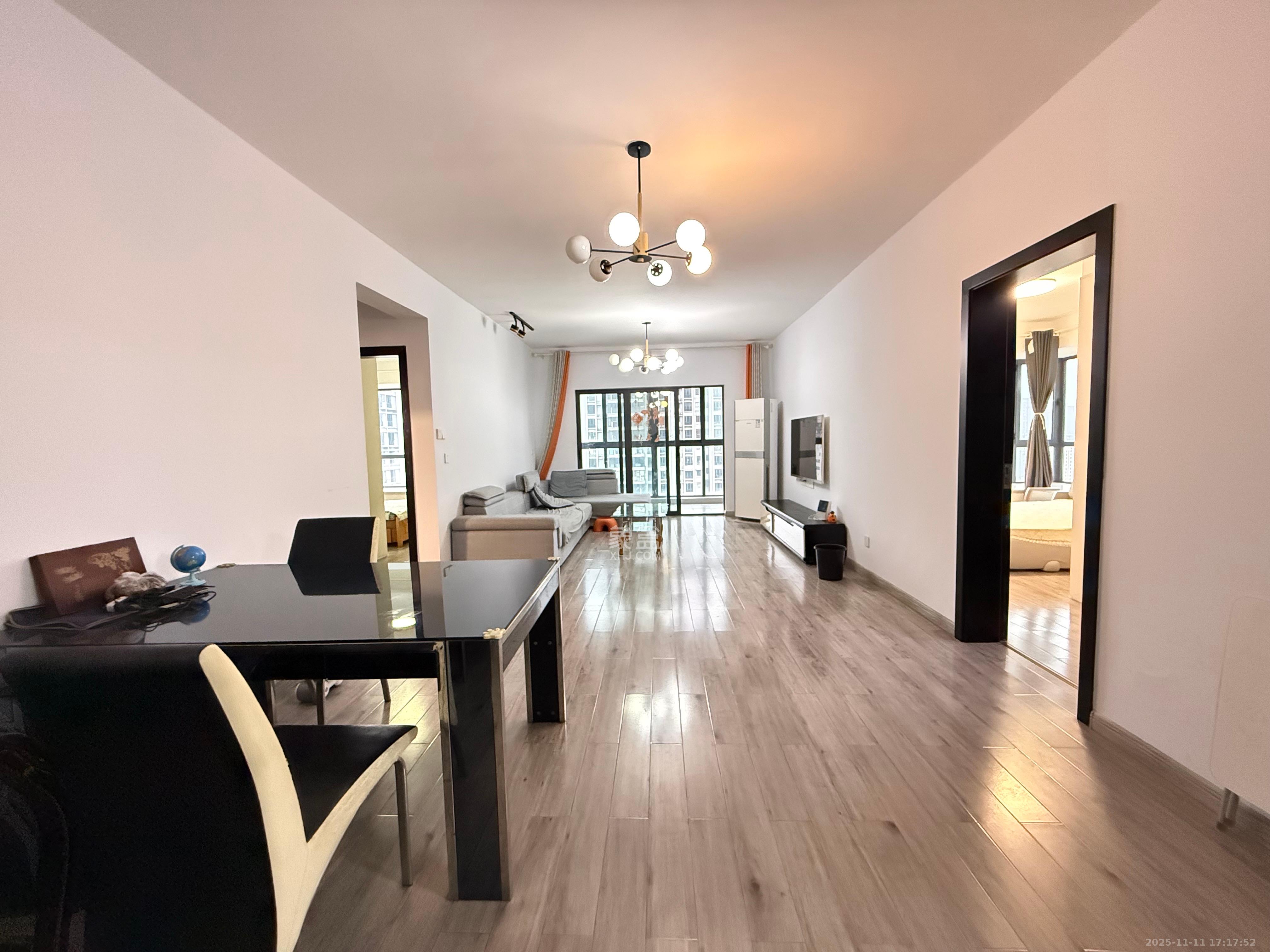 三万英尺  3室1厅2卫    3200.0元/月