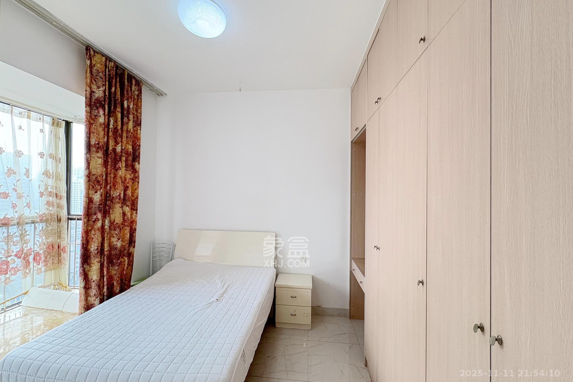 盛世美居荷园  3室2厅2卫    135.0万卧室