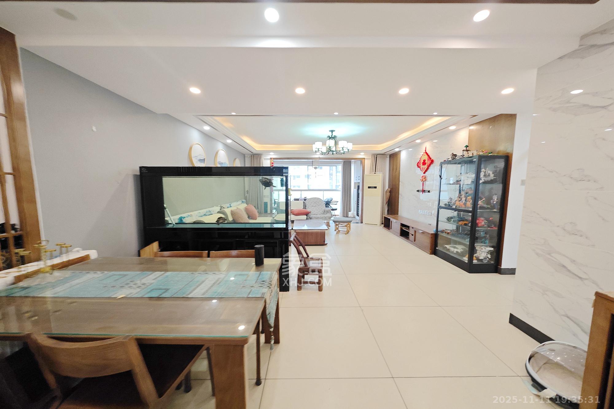 丽星景园 3室2厅2卫 110.0万 丽星景园 3室2厅2卫 110.0万客厅