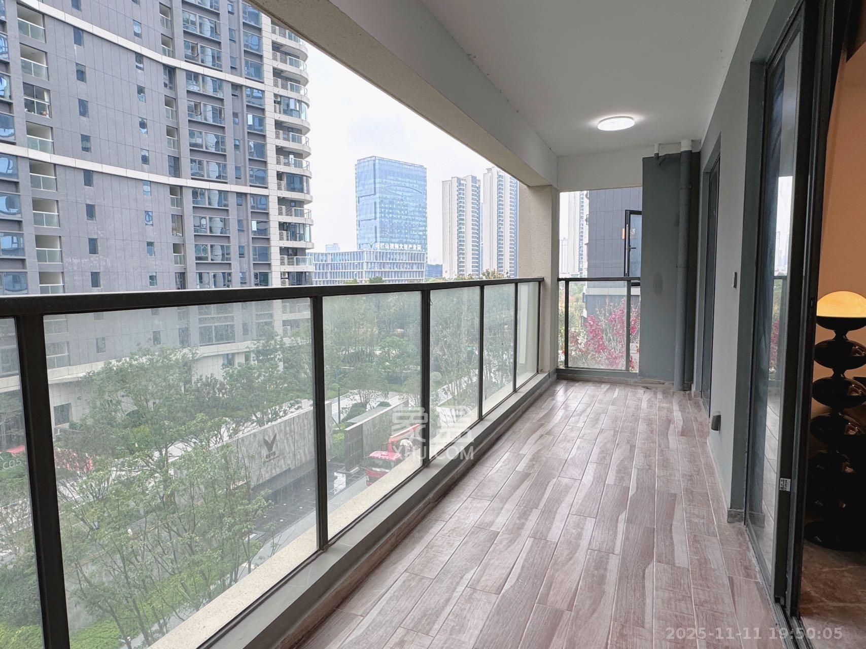 绿地V岛 4室2厅2卫 4600.0元/月 绿地V岛 4室2厅2卫 4600.0元/月室内图