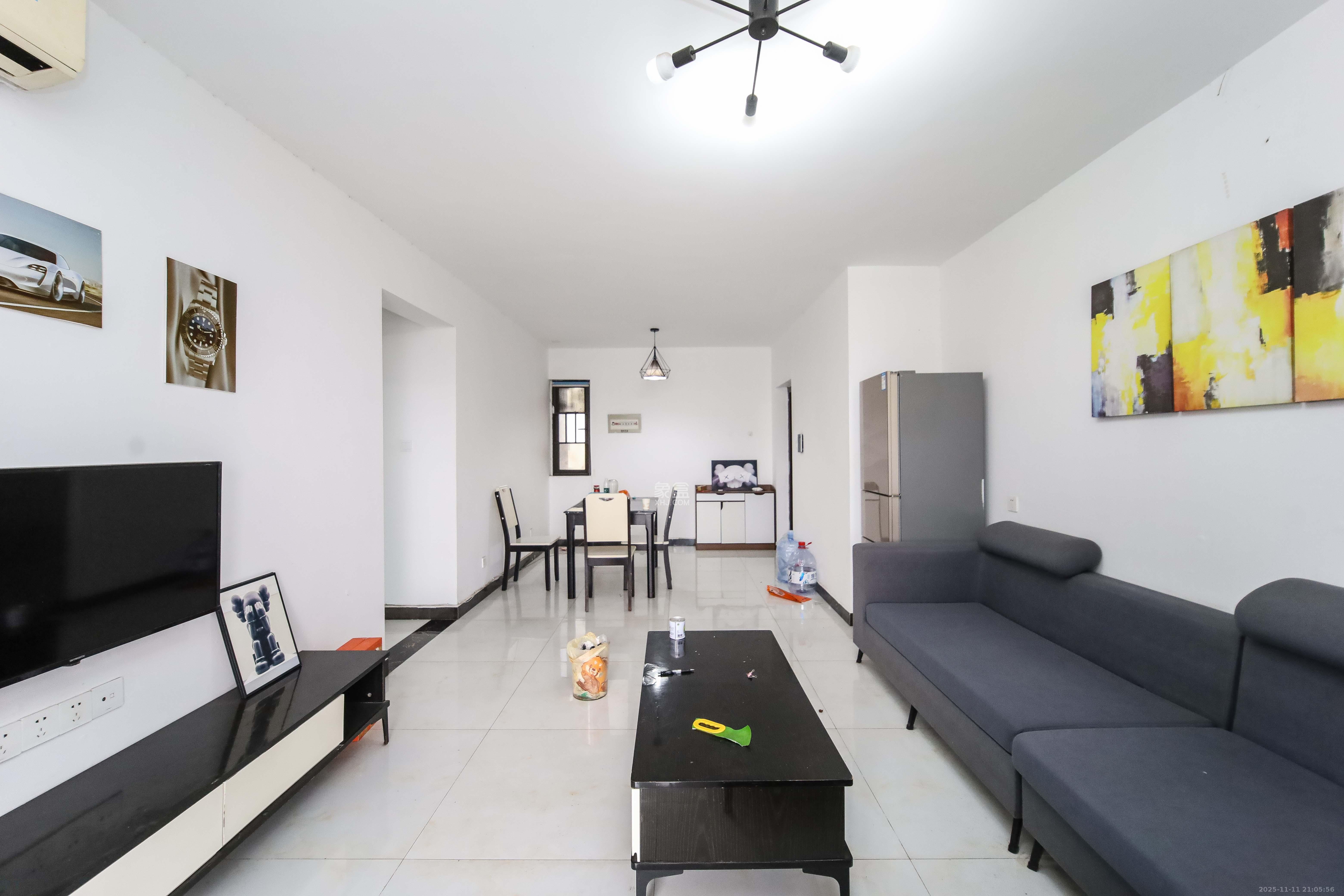 中欣楚天熙苑  3室2厅2卫    95.0万客厅