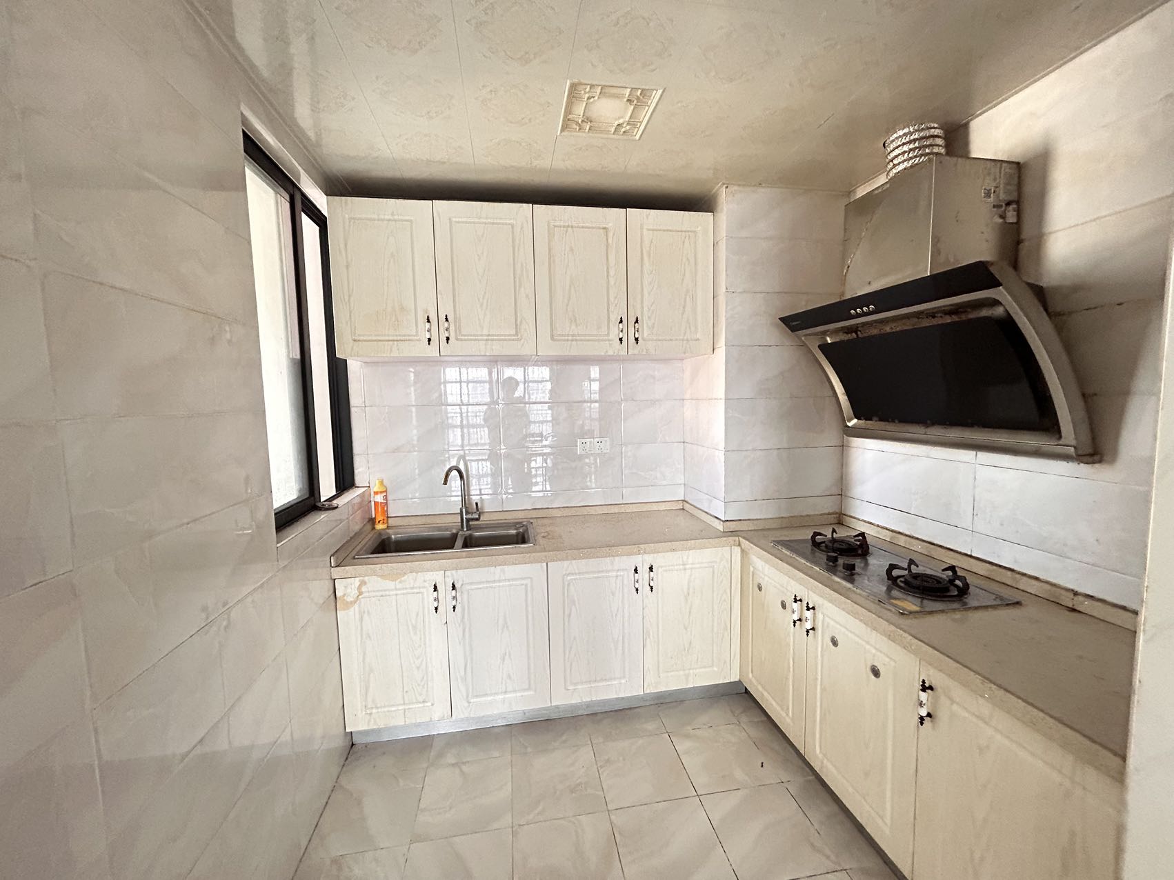 五源河公寓B区 3室2厅2卫 2500.0元/月 五源河公寓B区 3室2厅2卫 2500.0元/月室内图