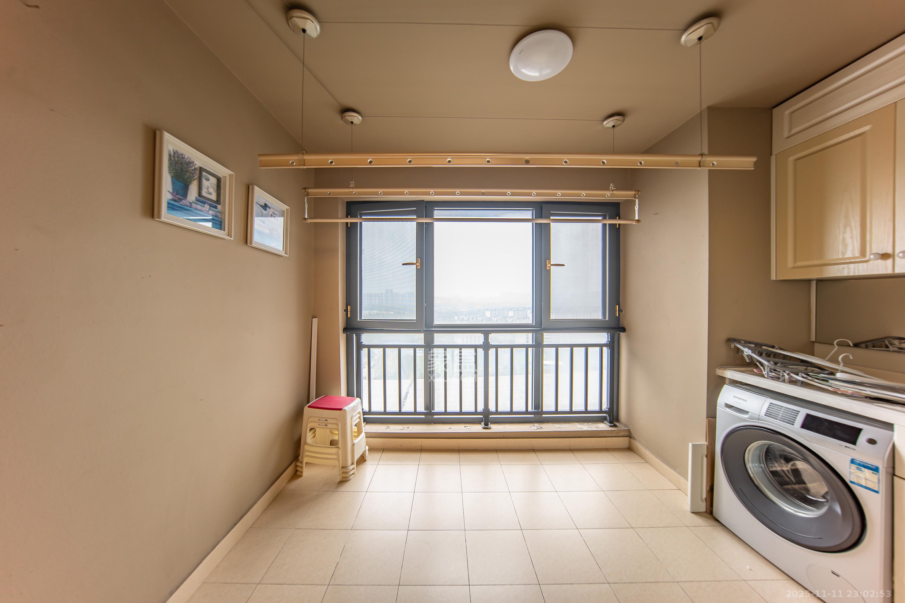 万科白鹭郡  3室2厅1卫    122.8万阳台