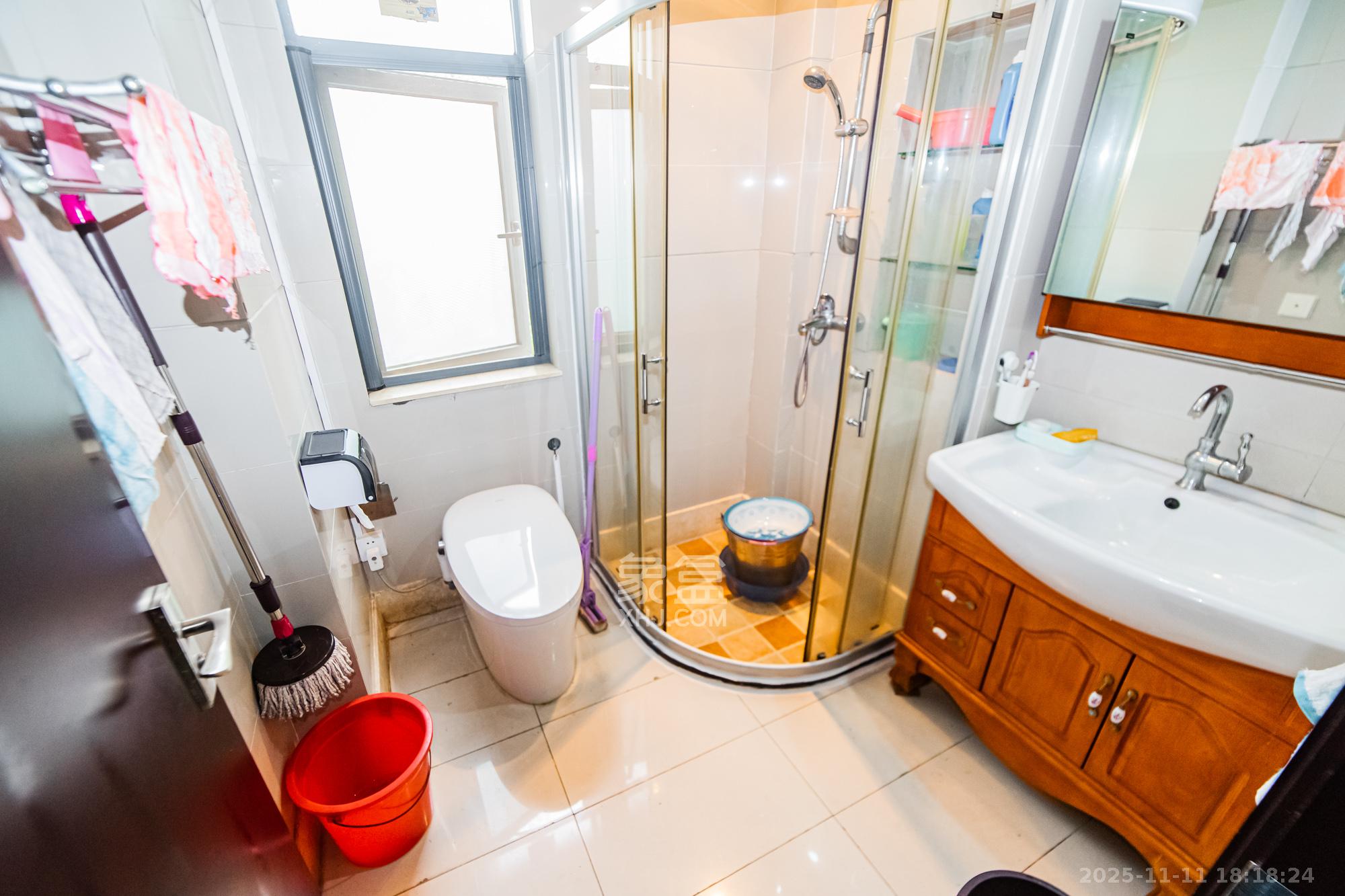 珠江花城二期扶水岸 1室2厅1卫 70.0万 珠江花城二期扶水岸 1室2厅1卫 70.0万卫生间