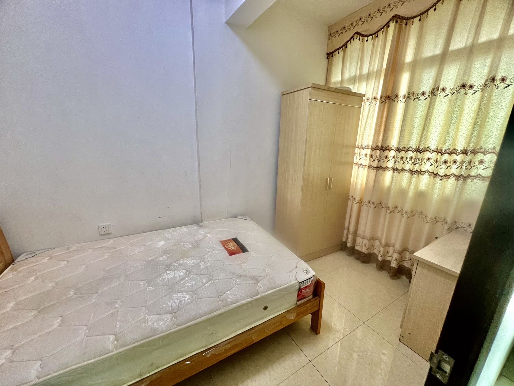 科技大厦(义龙路) 3室2厅1卫 70.0万 科技大厦(义龙路) 3室2厅1卫 70.0万客厅