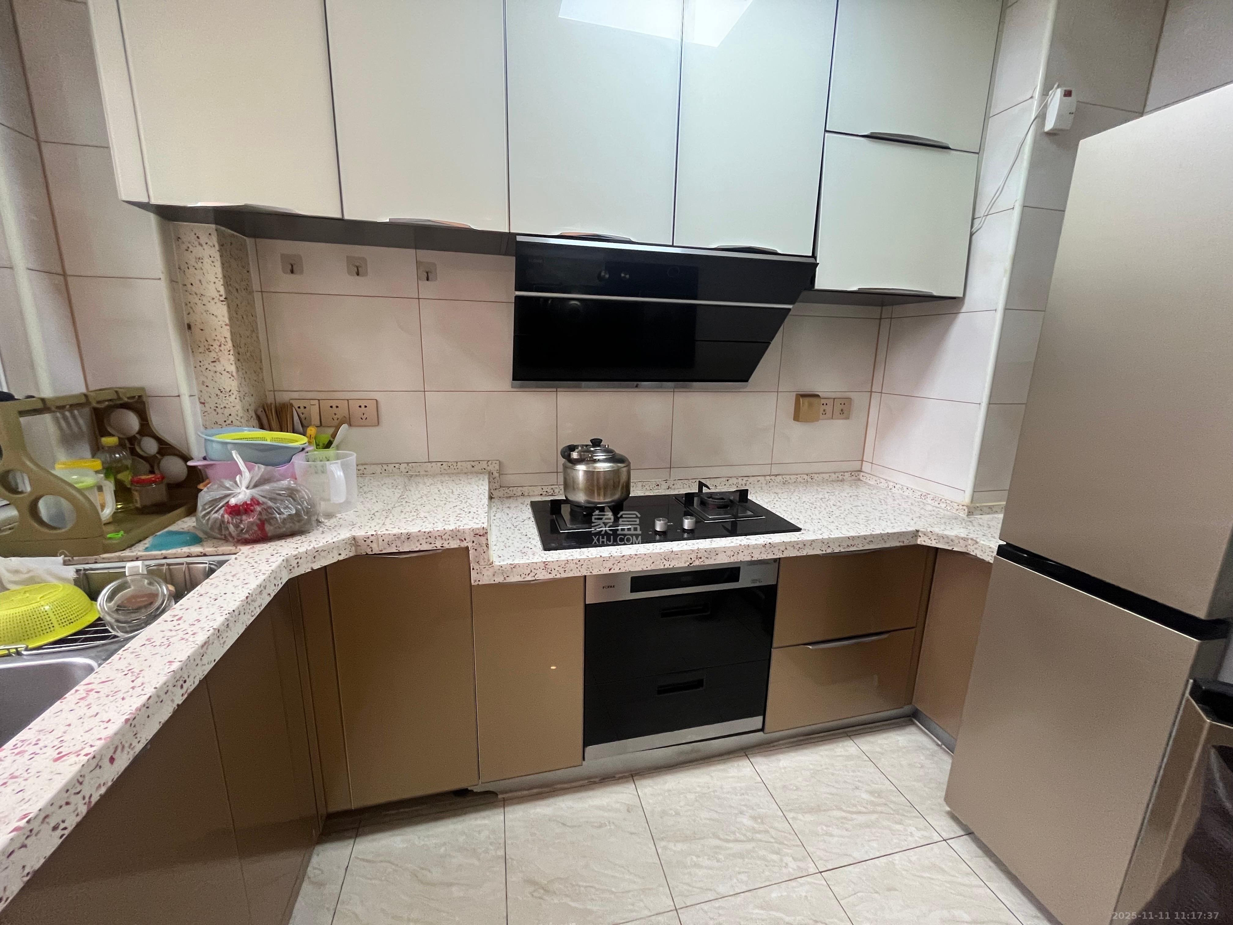 北辰三角洲E6区  4室2厅2卫    4200.0元/月室内图