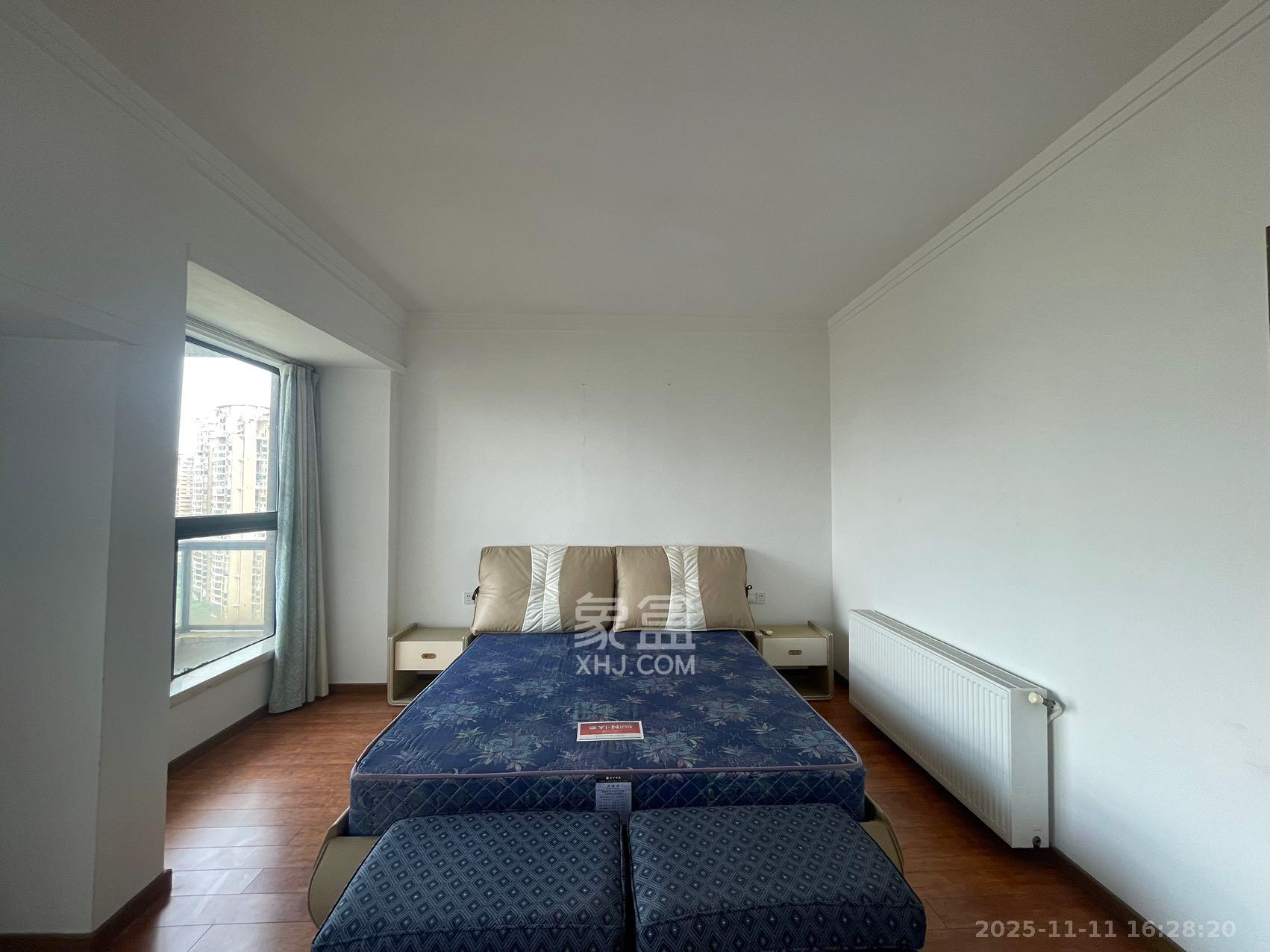 藏珑湖上国际花园  4室2厅2卫    5800.0元/月室内图