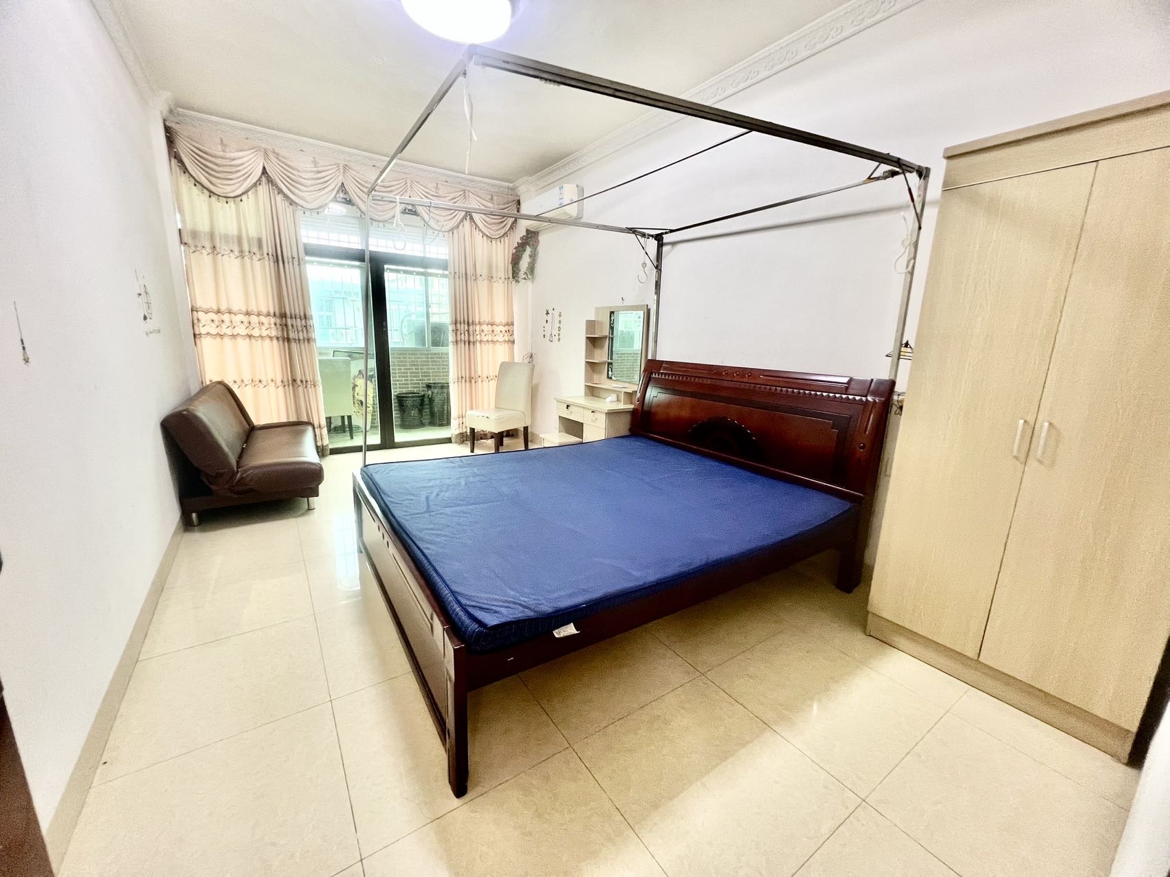 科技大厦(义龙路) 3室2厅1卫 70.0万 科技大厦(义龙路) 3室2厅1卫 70.0万客厅