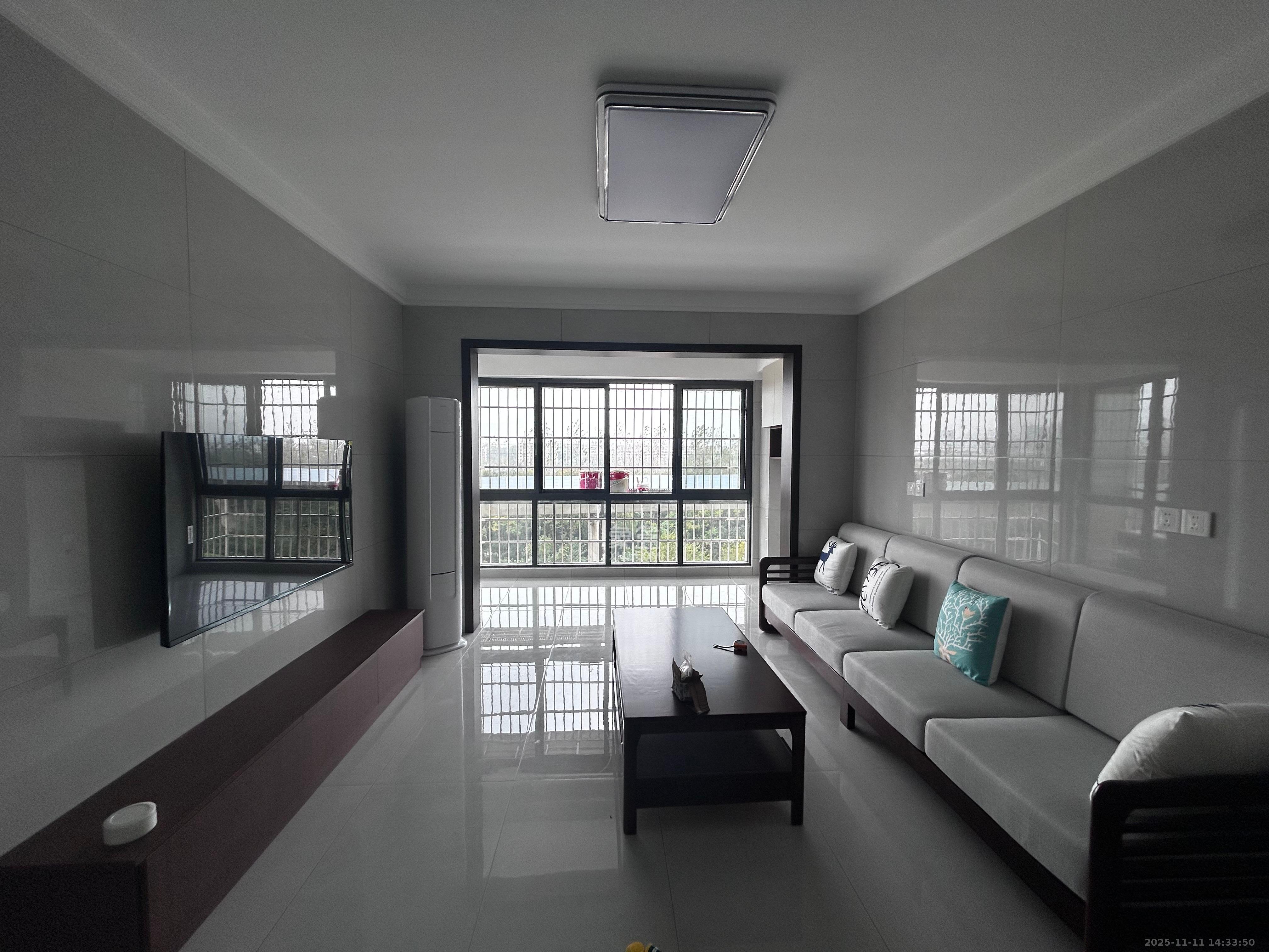 和景家园二期  3室1厅1卫    2000.0元/月