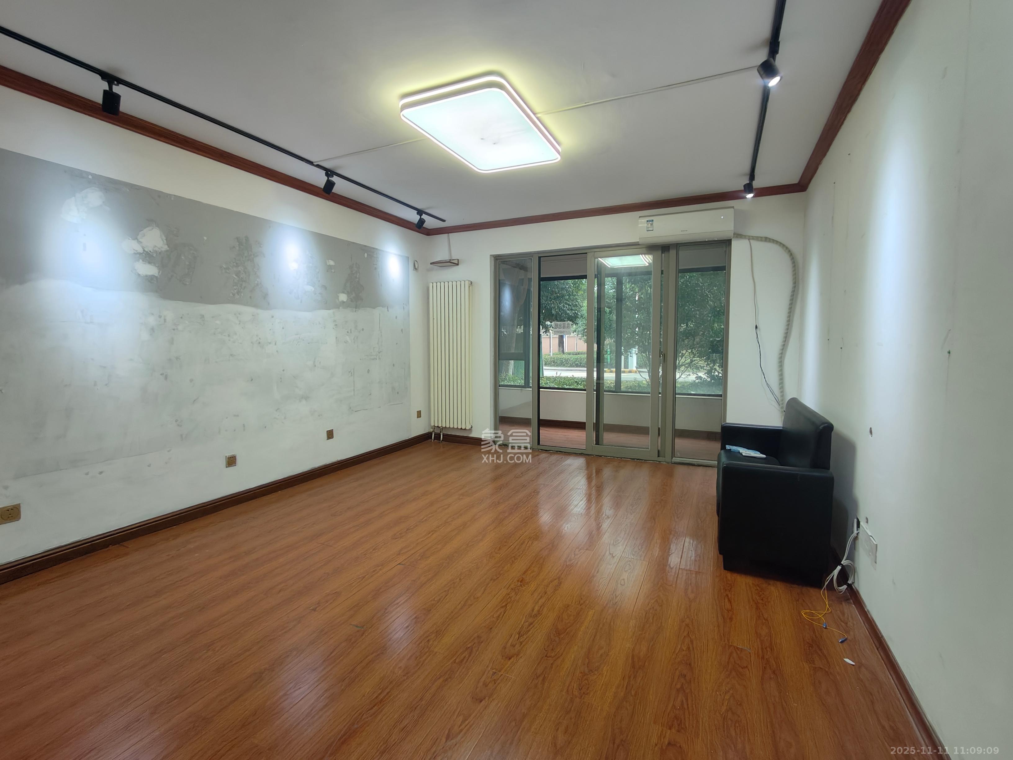 怡海星城  3室1厅1卫    1800.0元/月室内图