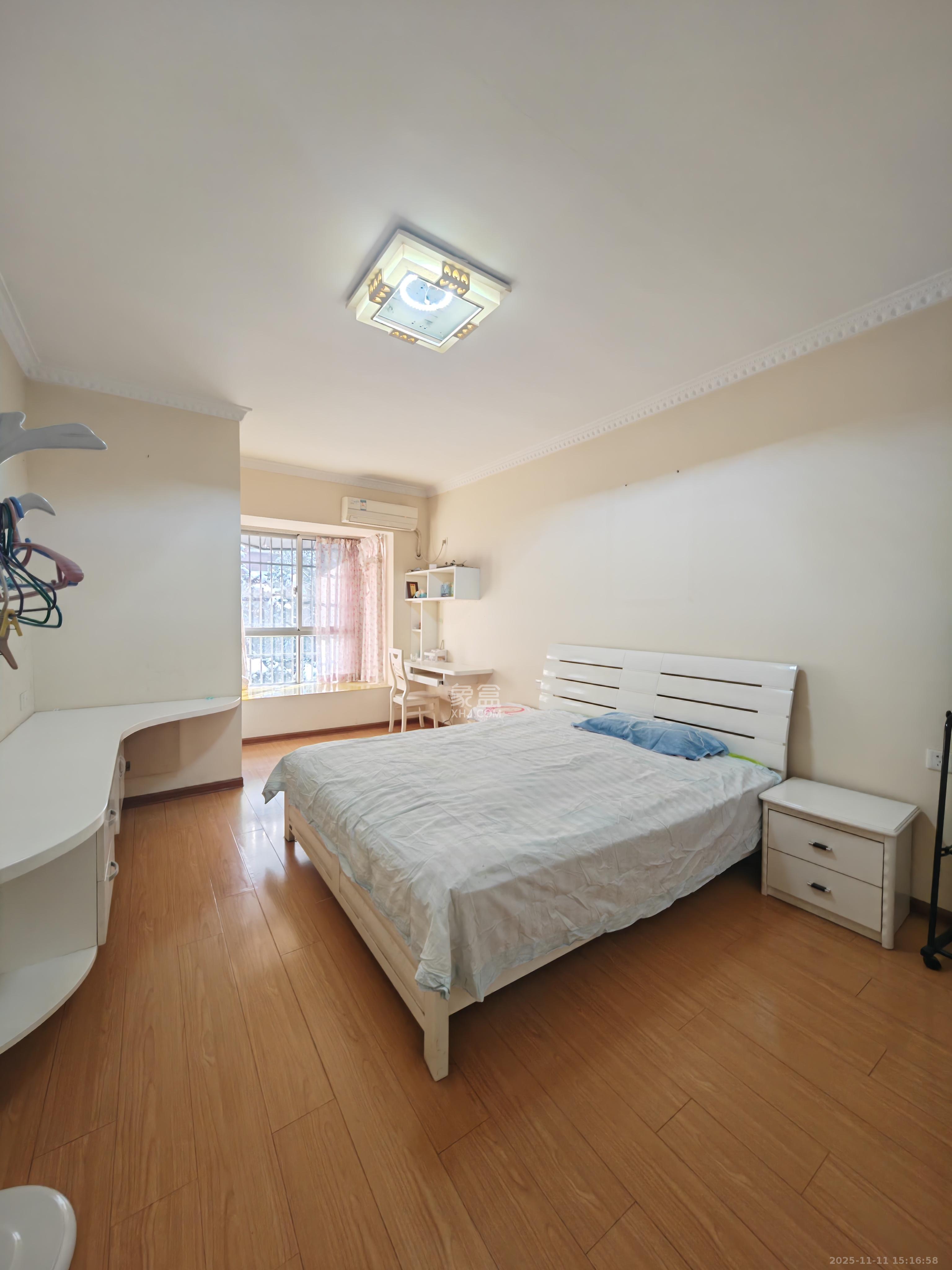 四季星城 3室2厅2卫 1900.0元/月 四季星城 3室2厅2卫 1900.0元/月室内图