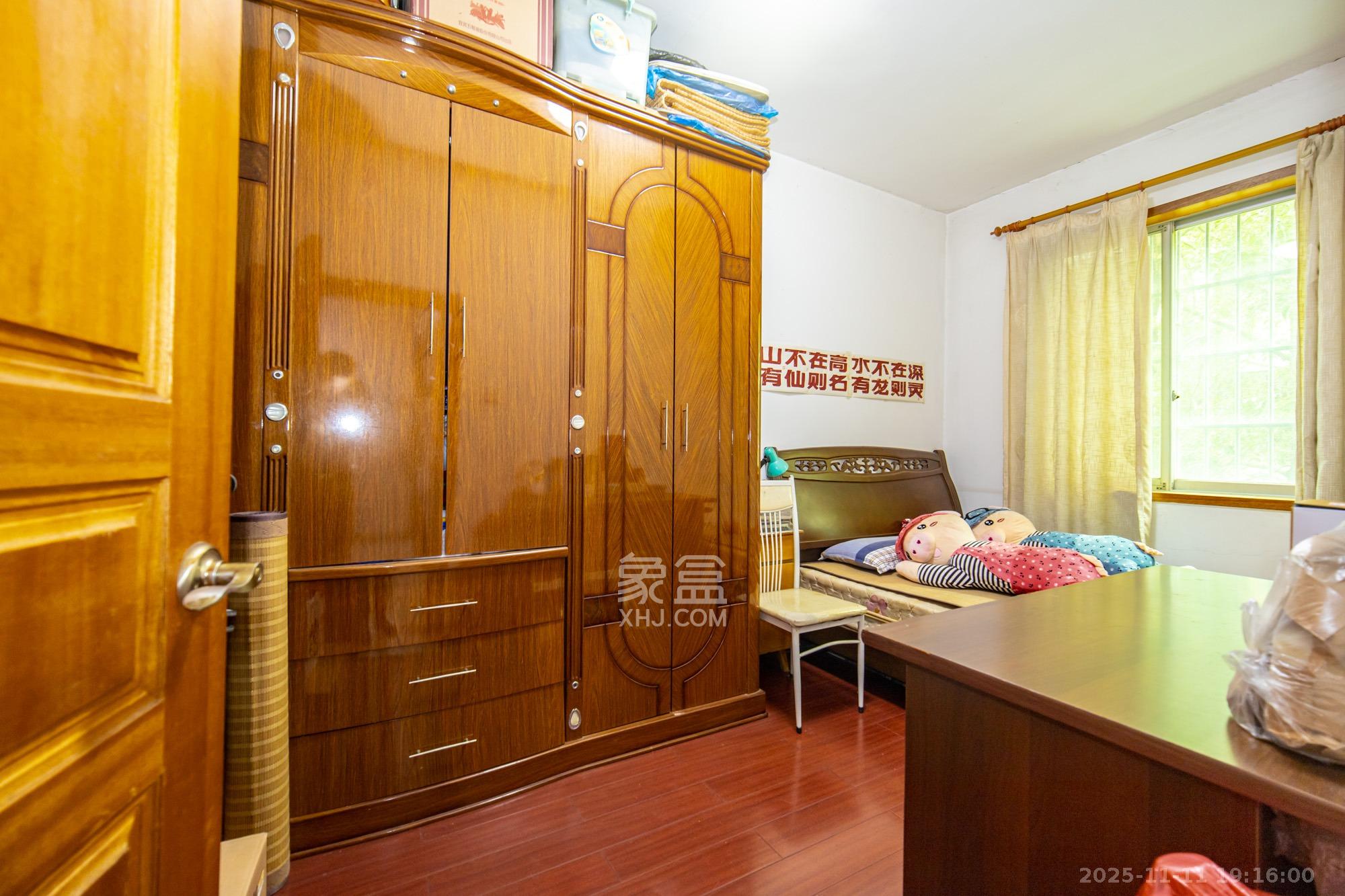 中南汽车世界  3室2厅1卫    38.8万卧室