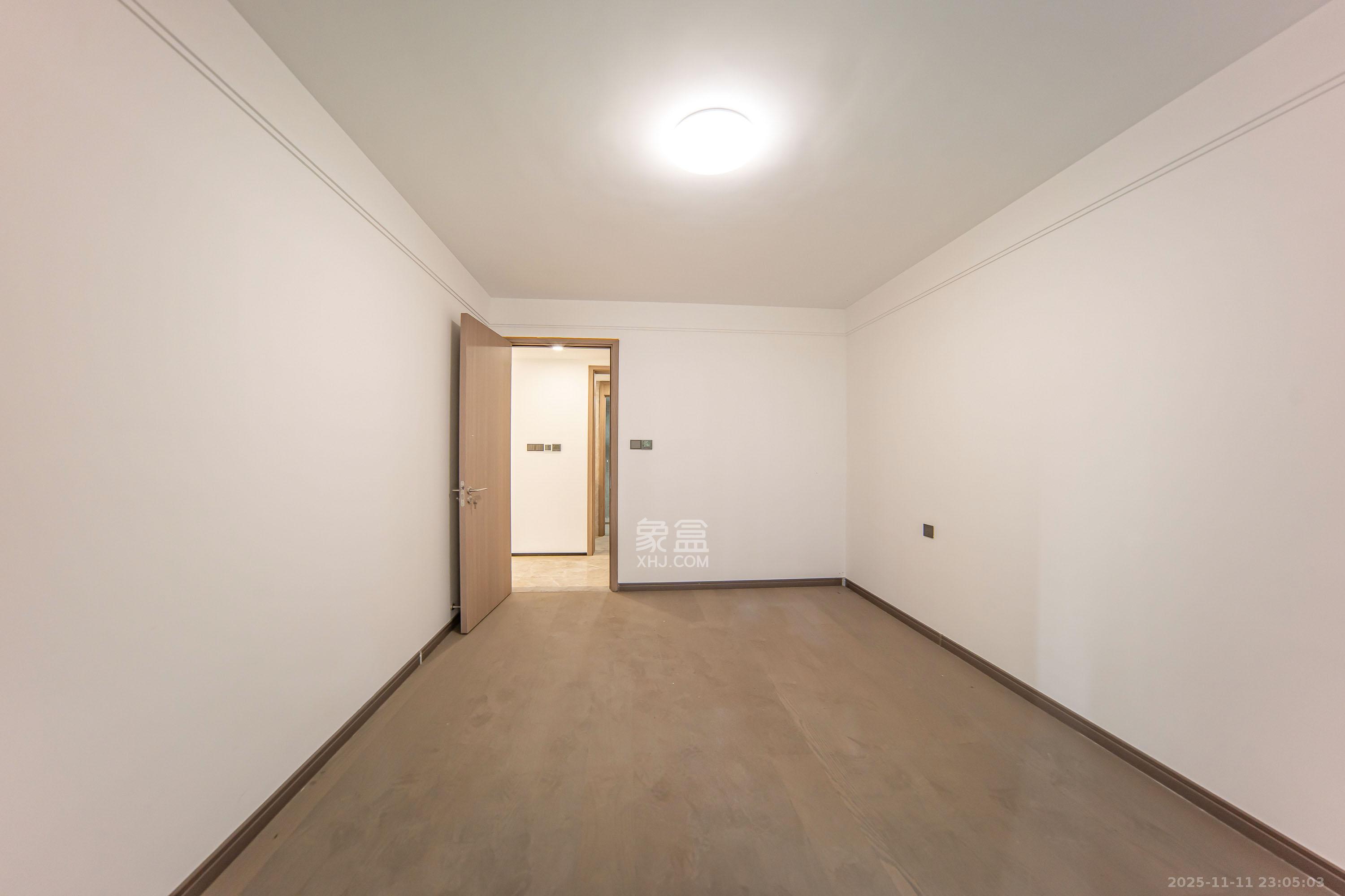 旭辉国宸府  3室2厅2卫    112.0万卧室