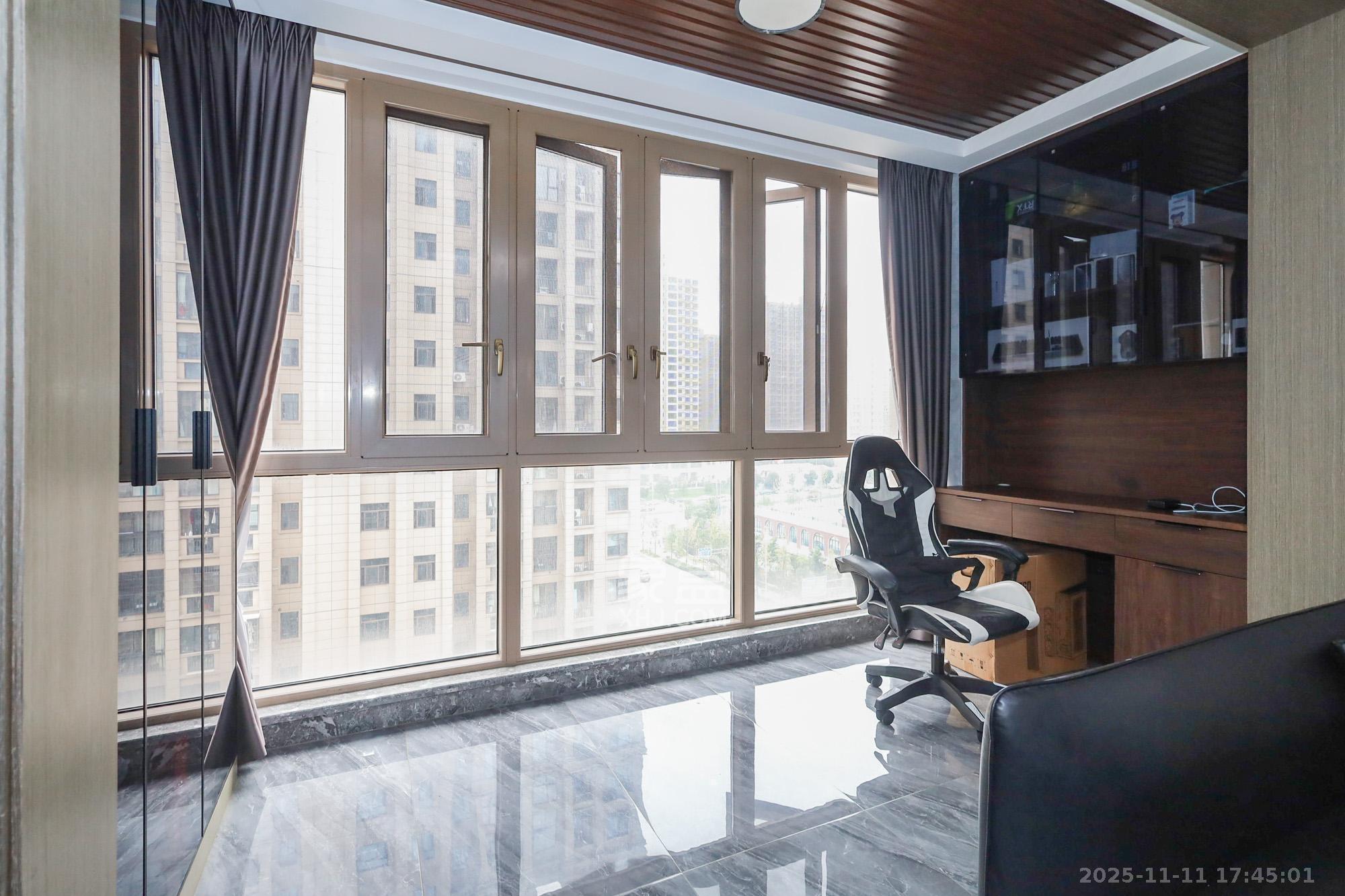 阳光丽城二期  4室2厅2卫    188.0万阳台