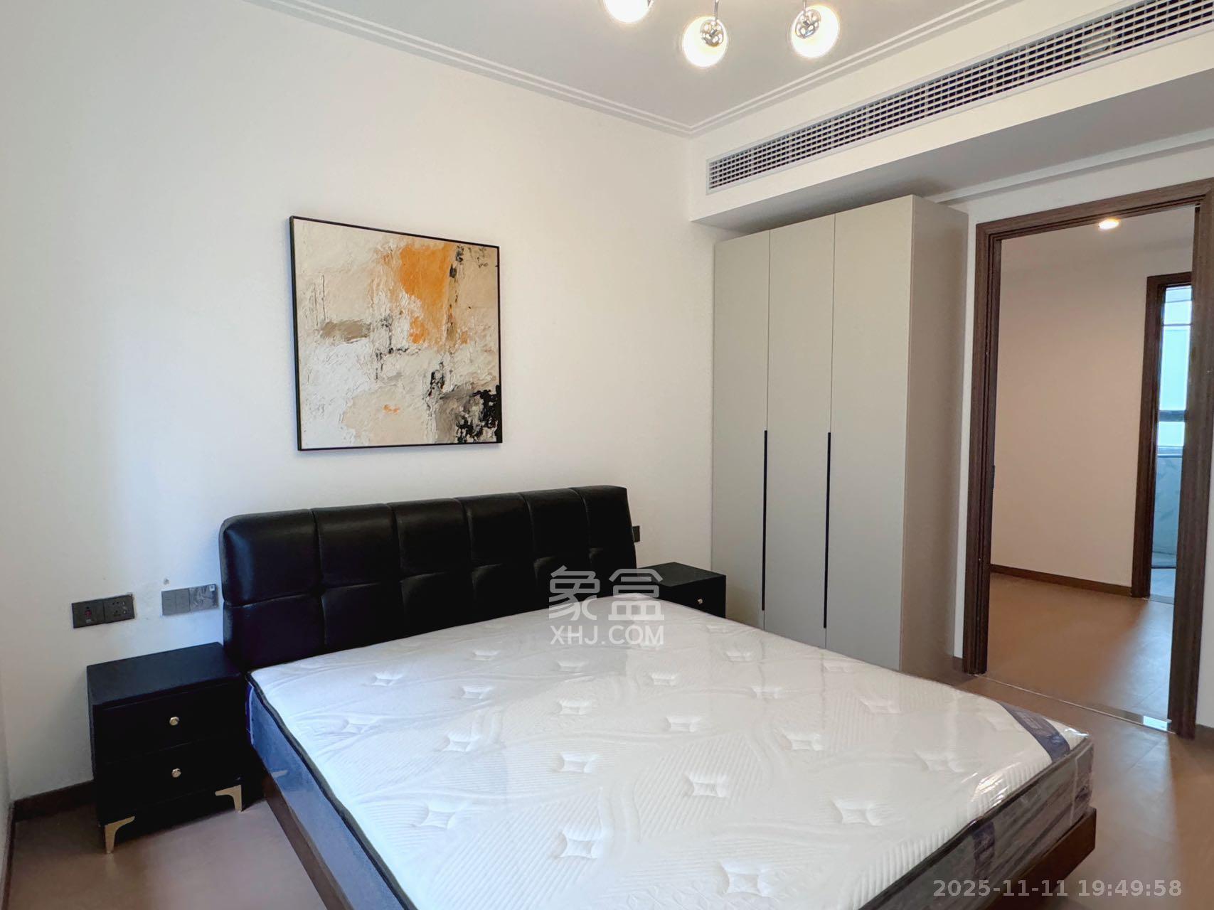 绿地V岛  4室2厅2卫    4600.0元/月室内图