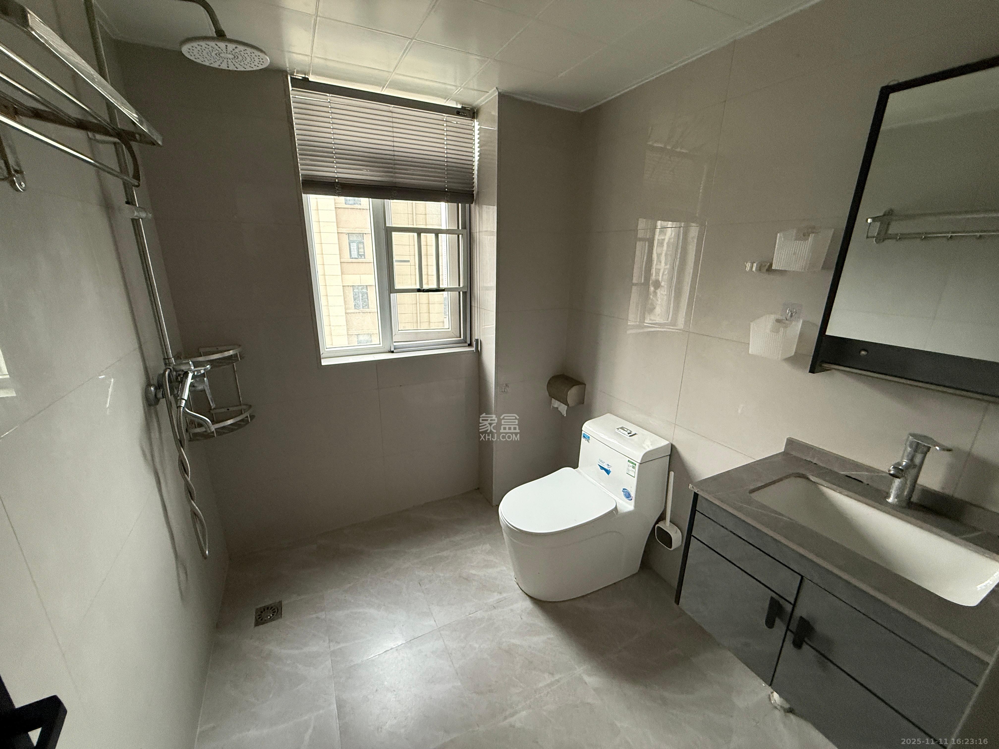 嘉宇银杉(嘉宇西苑) 3室2厅2卫 2300.0元/月 嘉宇银杉(嘉宇西苑) 3室2厅2卫 2300.0元/月室内图