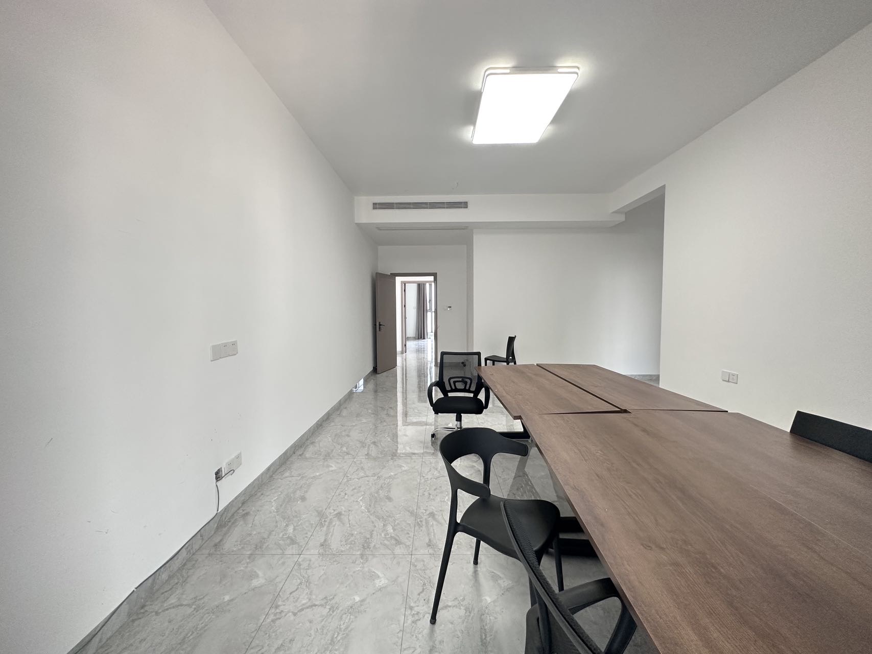 海航豪庭南苑  4室2厅4卫    10500.0元/月室内图