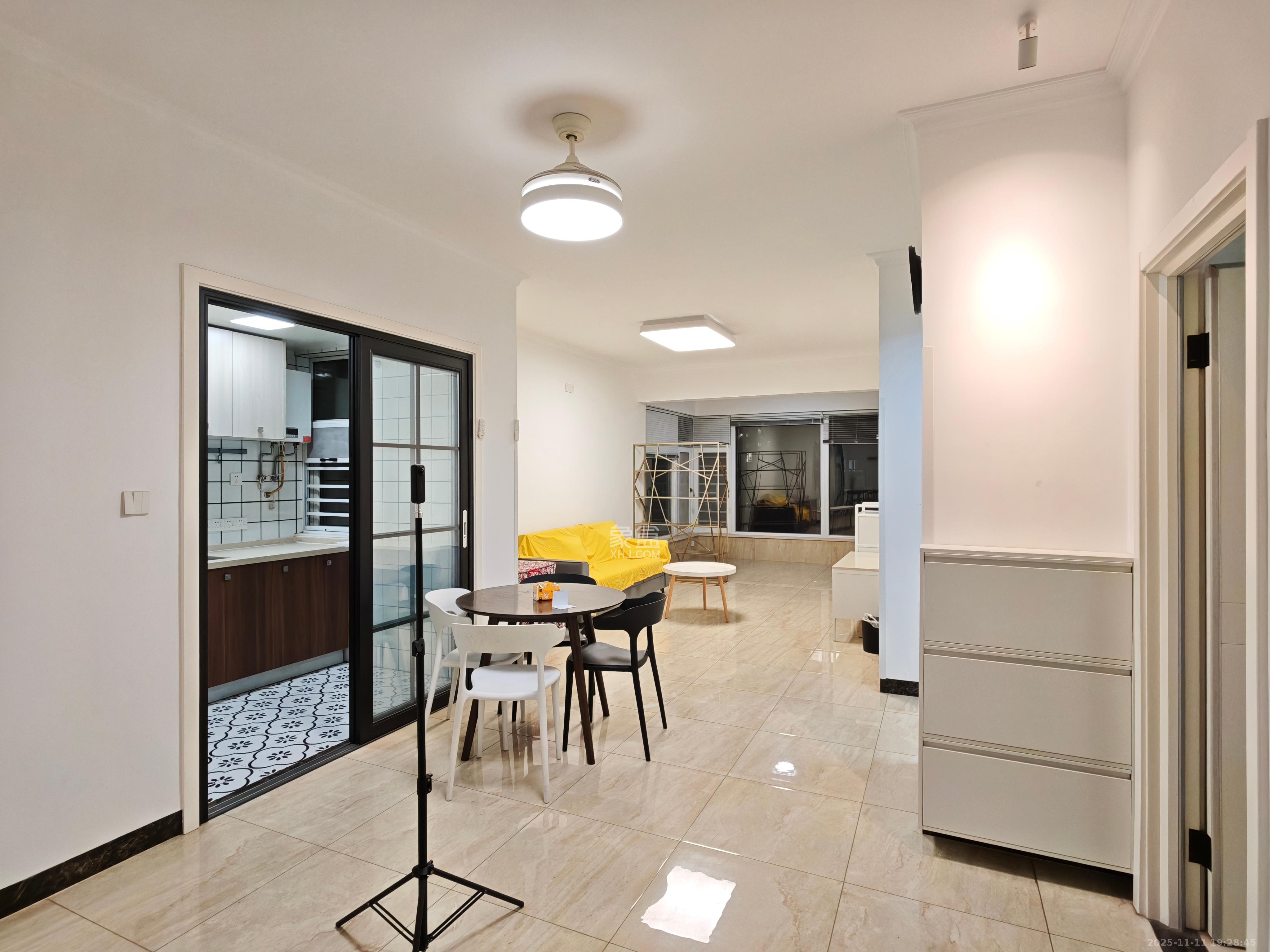 五矿万境水岸五期（五矿万境水岸文苑）  2室2厅1卫    2400.0元/月室内图