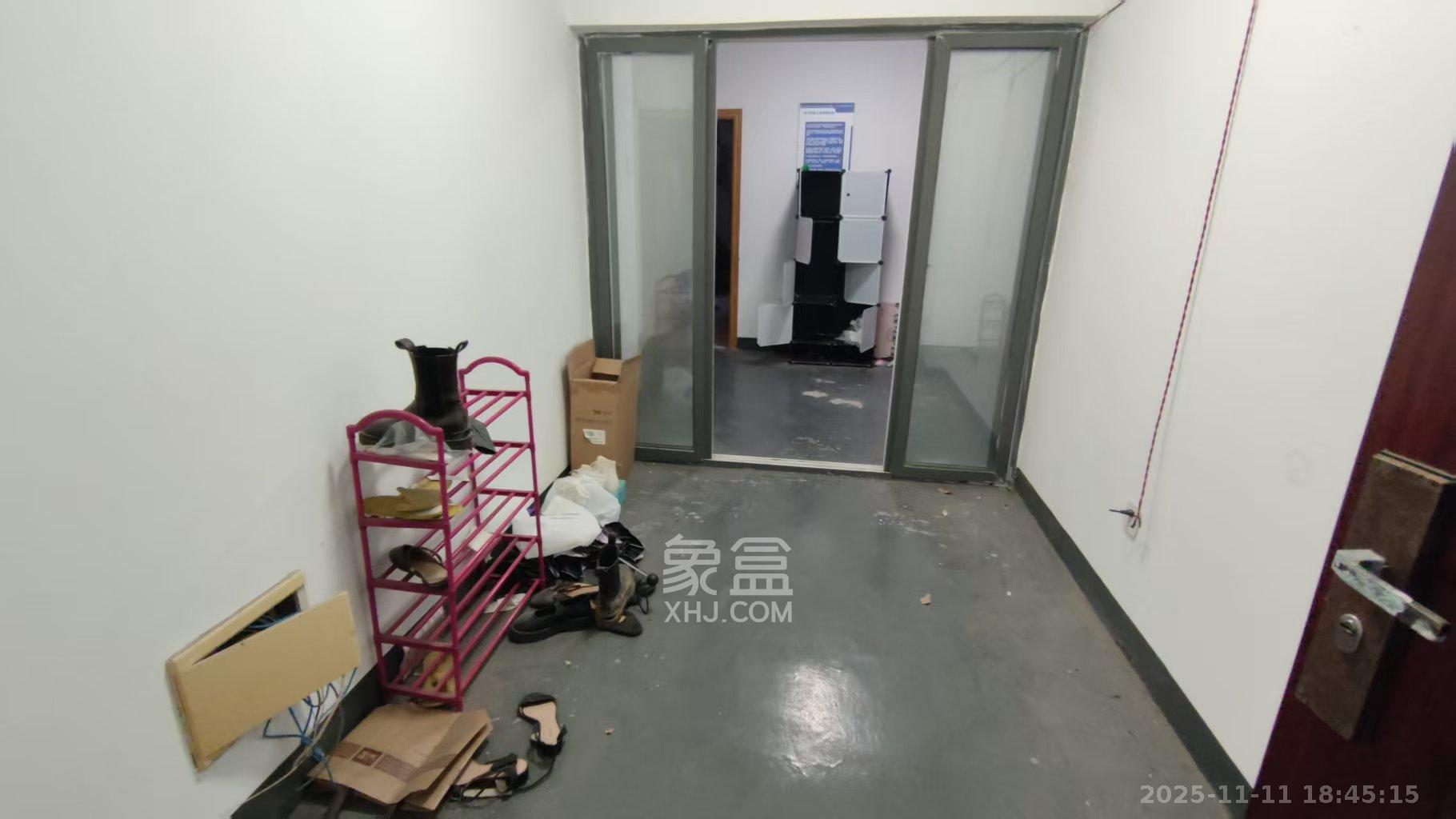 未来城科学家园 4室1厅2卫 2100.0元/月 未来城科学家园 4室1厅2卫 2100.0元/月室内图