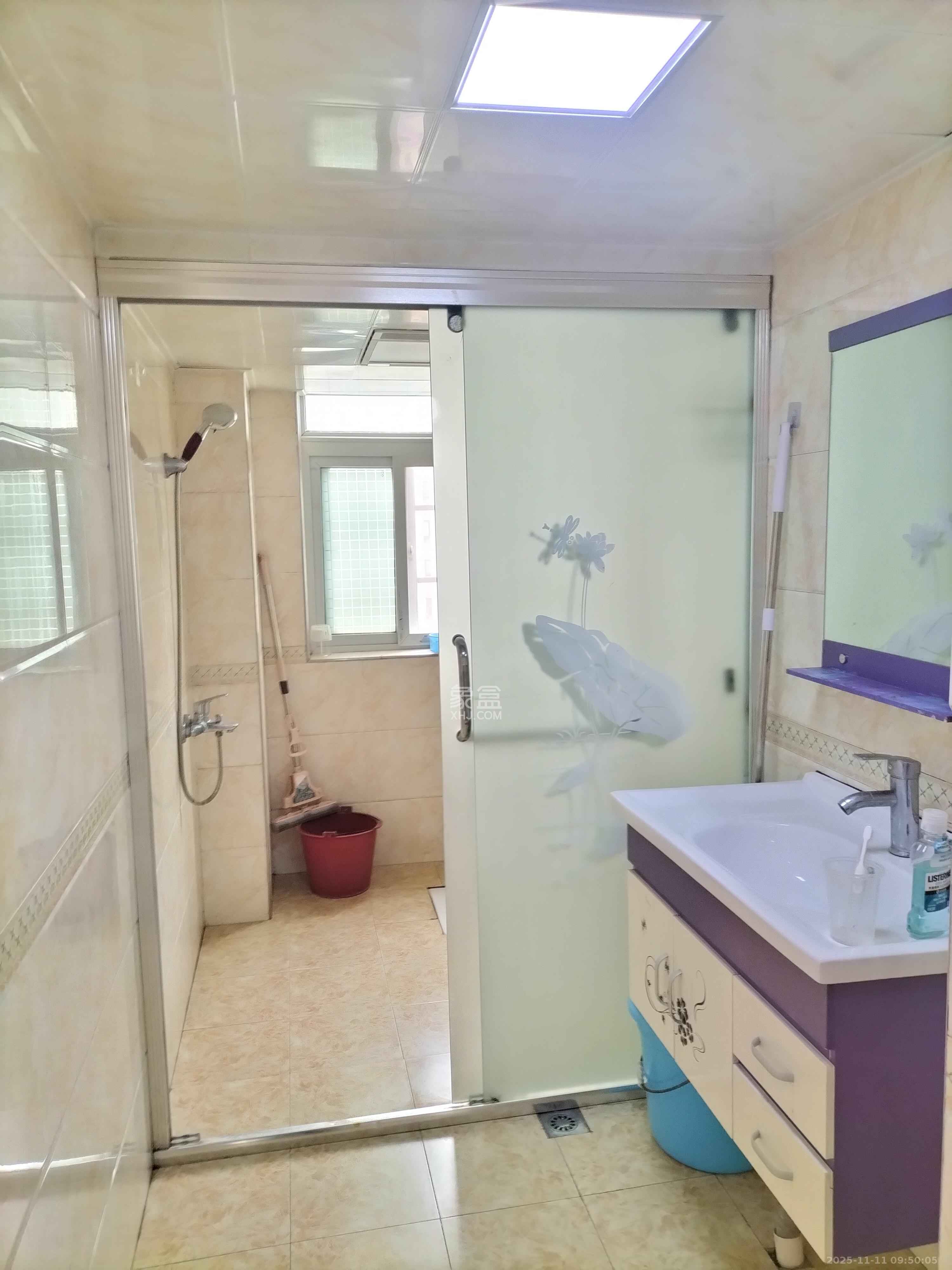 骑龙安置小区  3室2厅2卫    2400.0元/月室内图