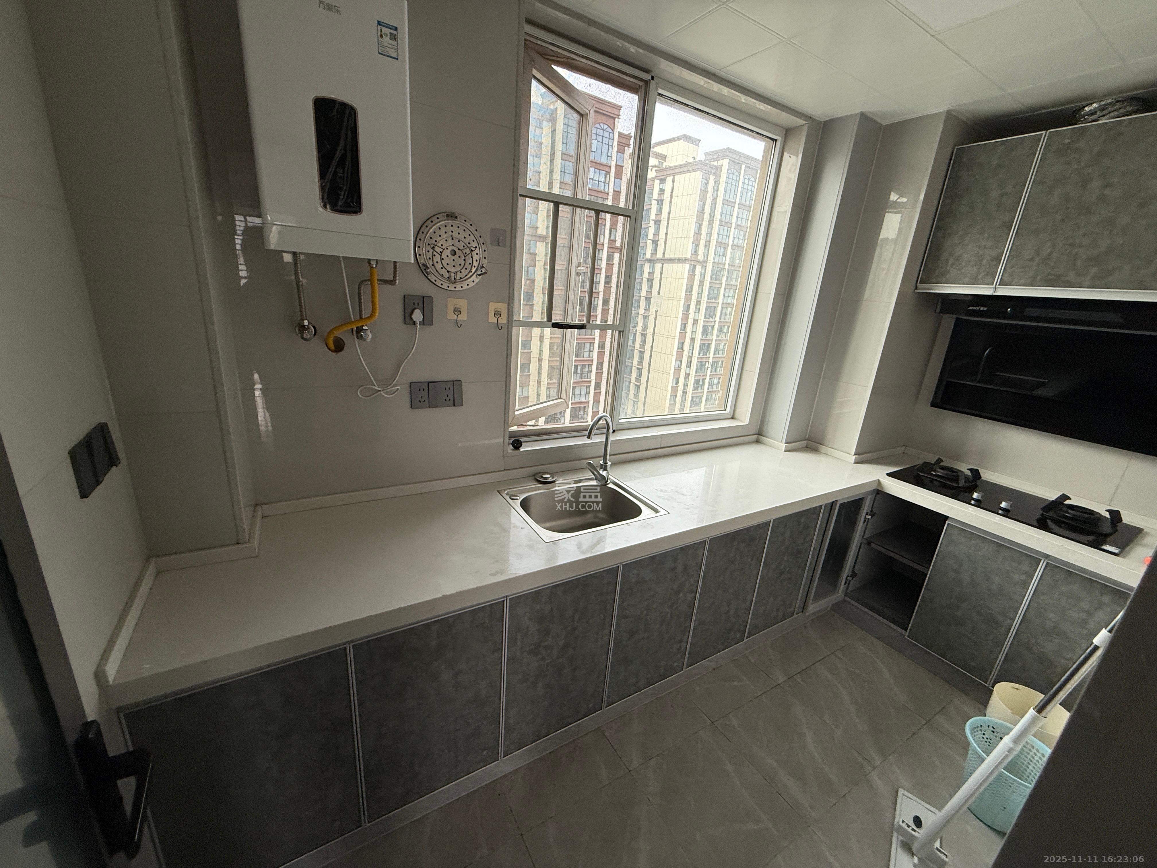 嘉宇银杉(嘉宇西苑) 3室2厅2卫 2300.0元/月 嘉宇银杉(嘉宇西苑) 3室2厅2卫 2300.0元/月室内图