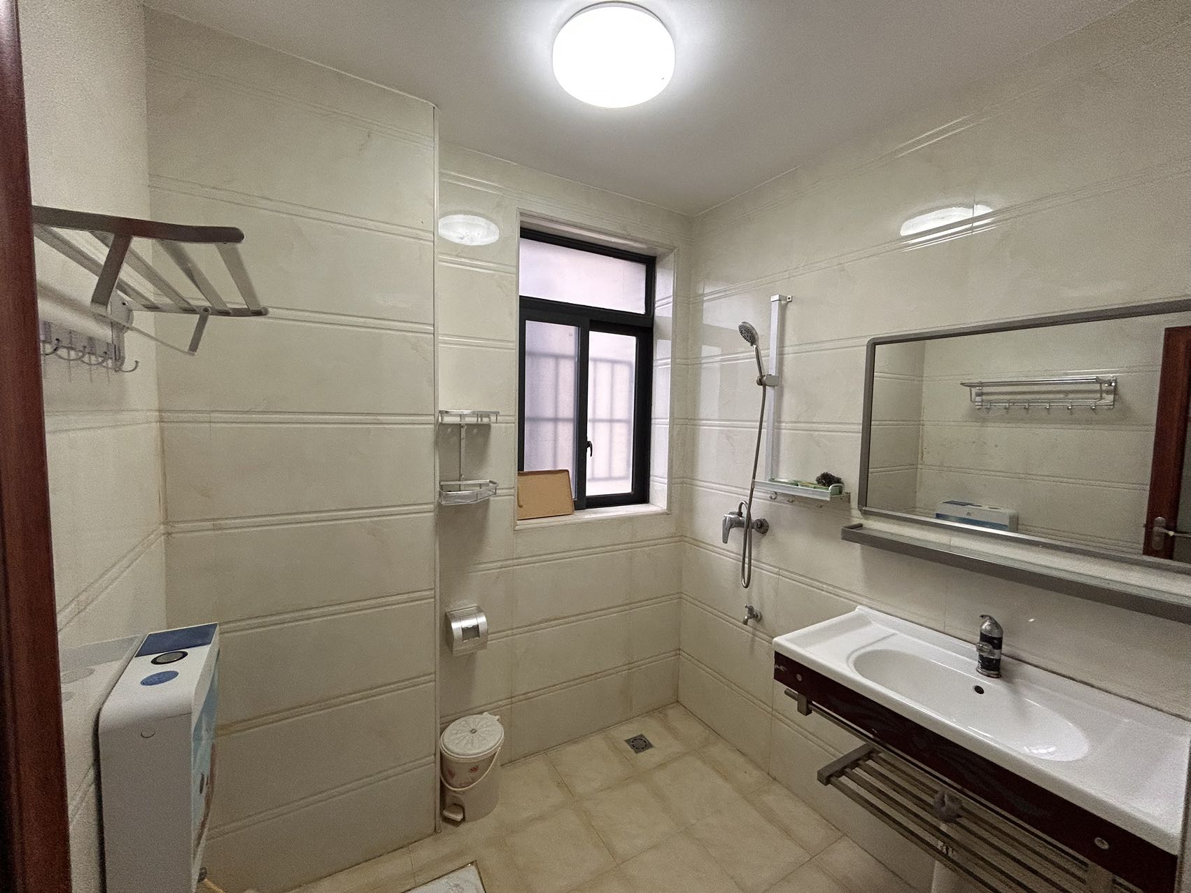 五源河公寓B区  3室2厅2卫    3000.0元/月室内图