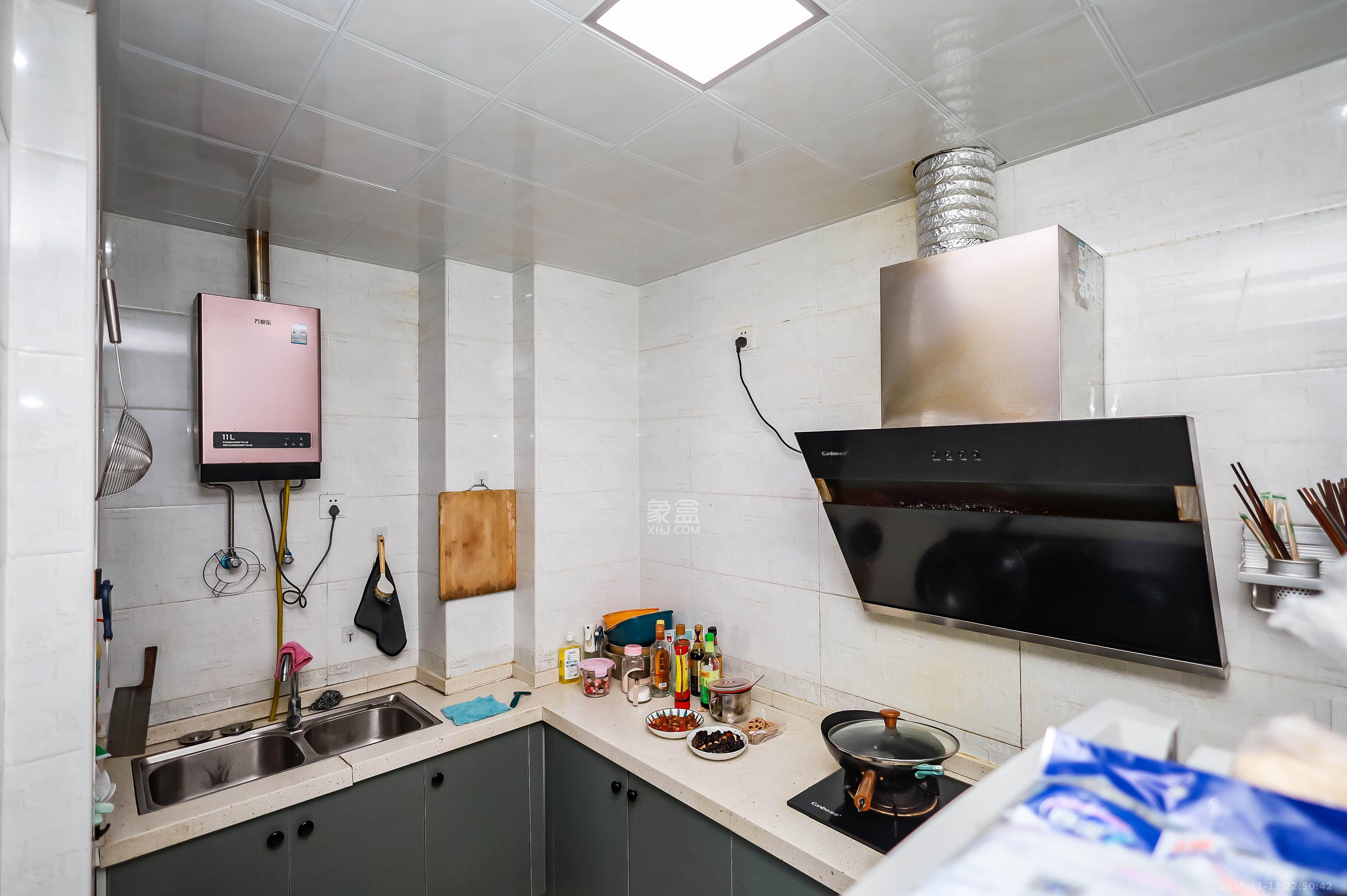 长房云时代  3室2厅1卫    2300.0元/月室内图