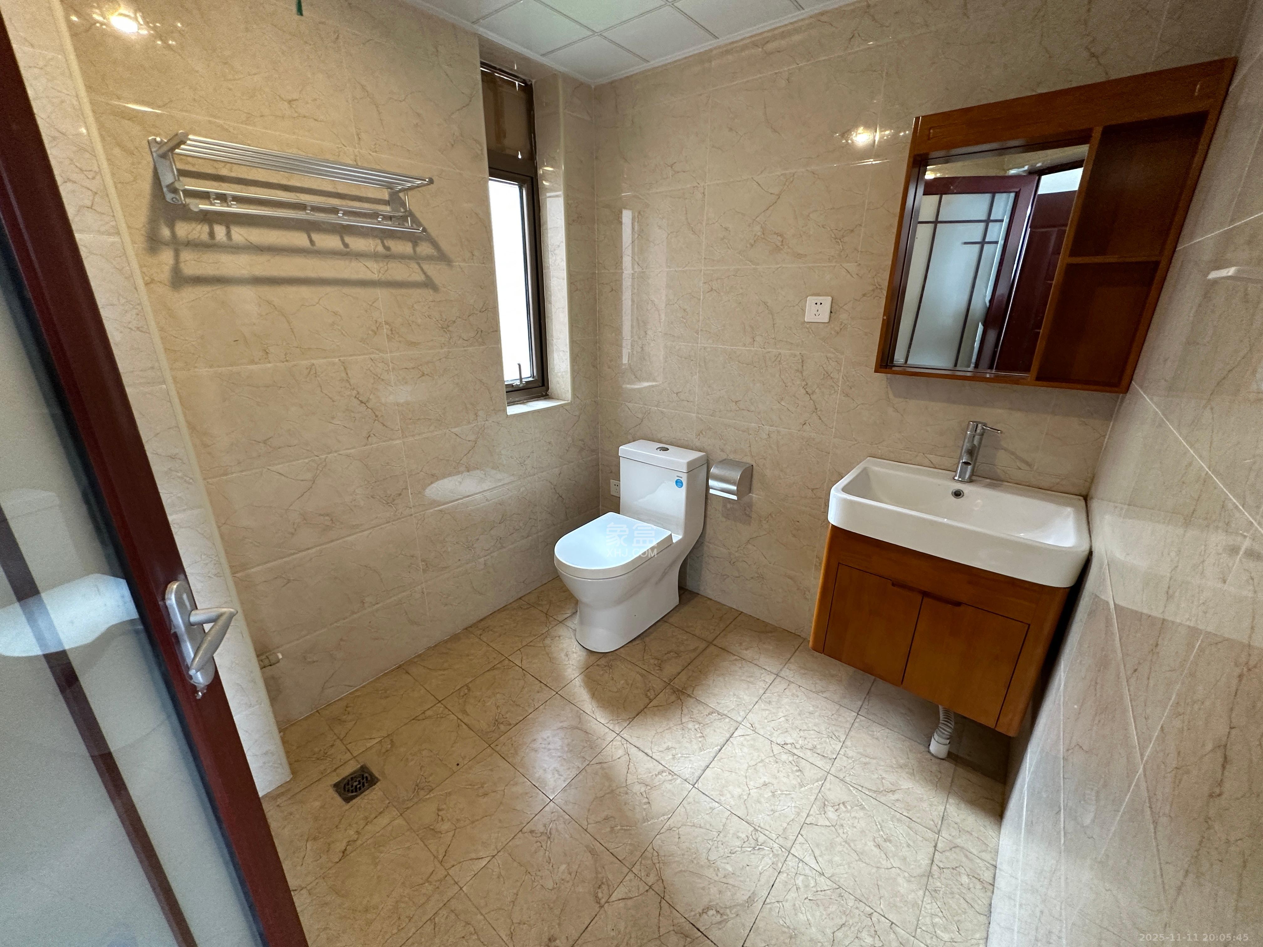 西岸润泽府  6室1厅2卫    3800.0元/月室内图