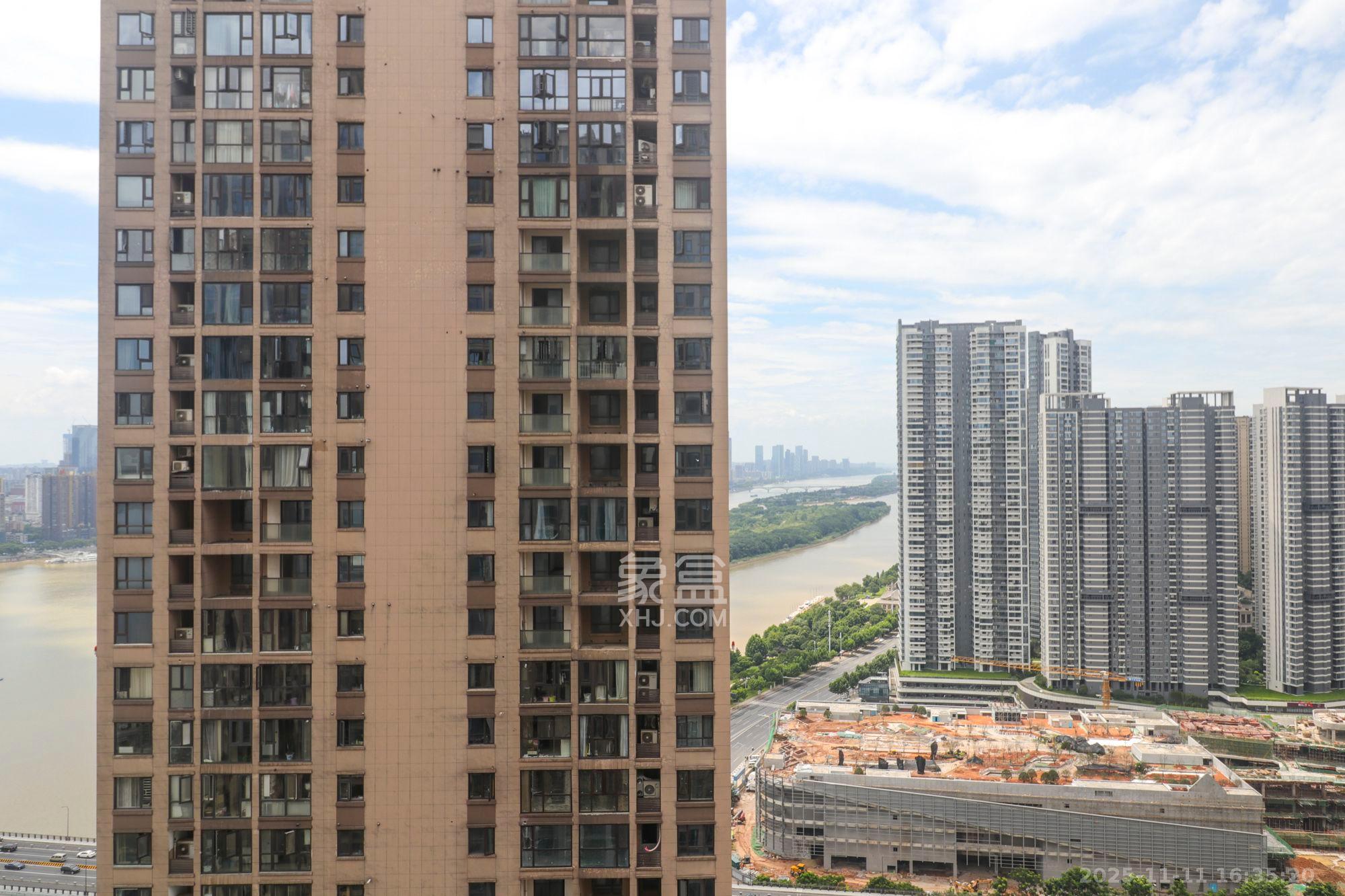 世茂外滩里（世茂铂翠湾三期）  3室2厅1卫    5300.0元/月室内图