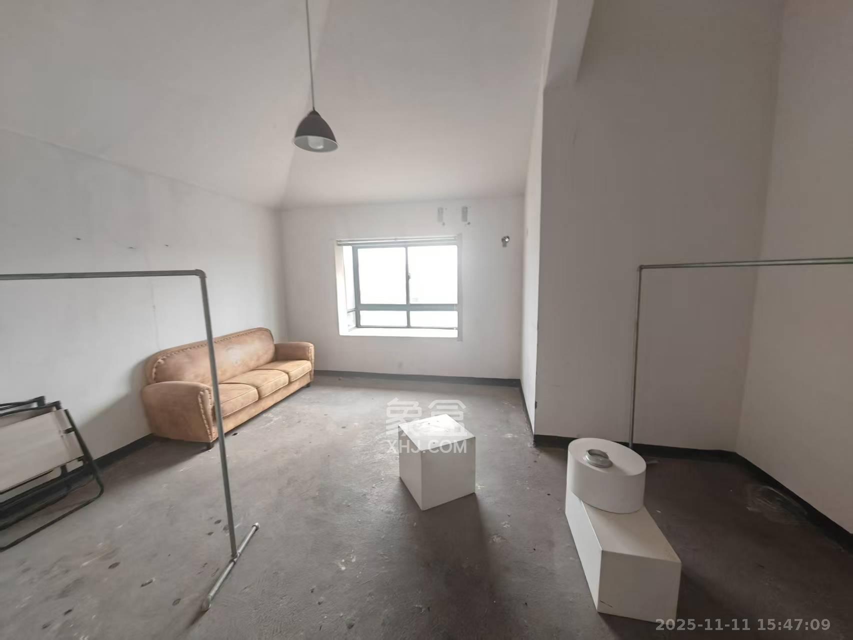 麓枫和苑  6室2厅4卫    3800.0元/月