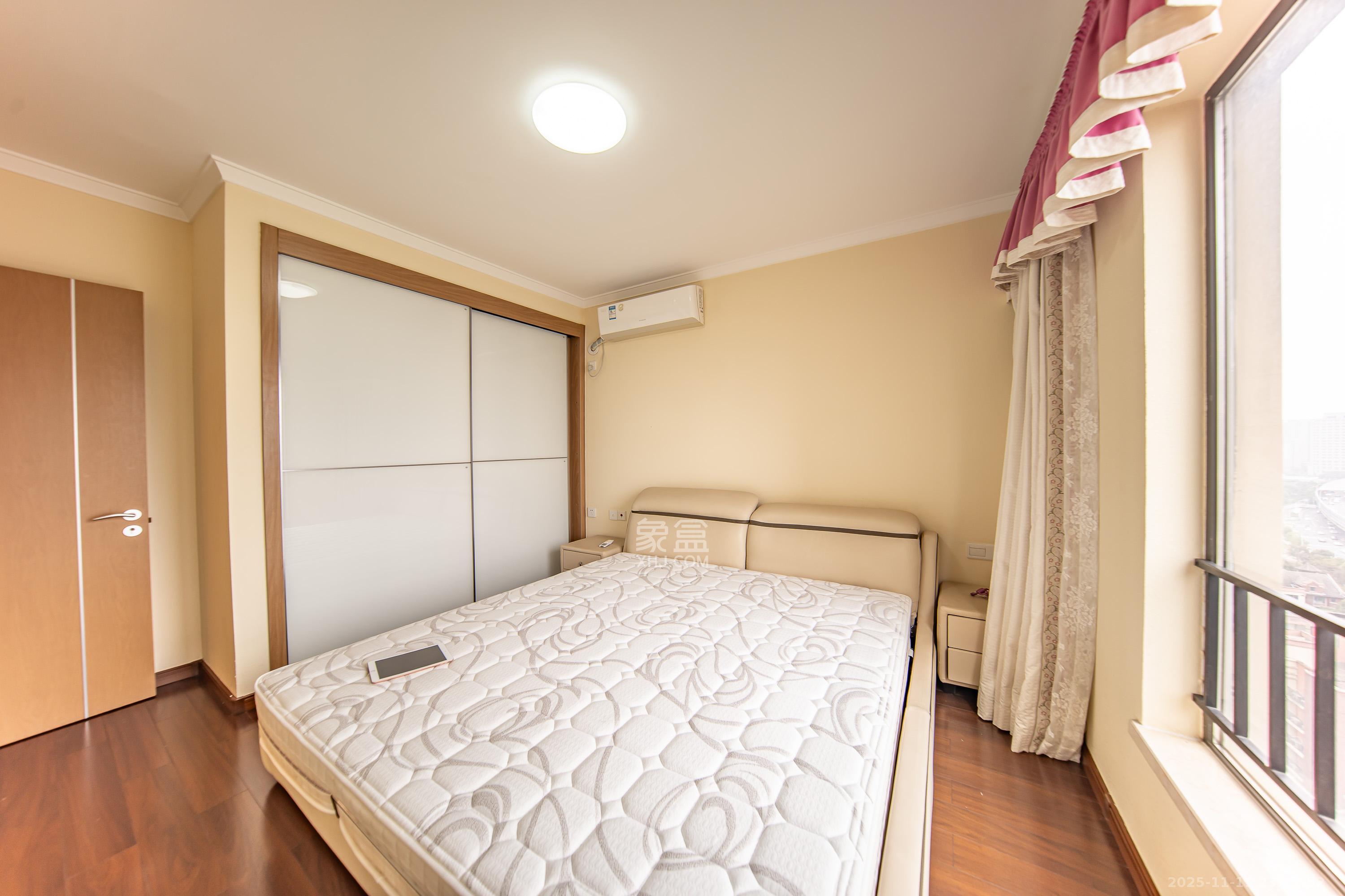 万科白鹭郡  3室2厅1卫    122.8万卧室