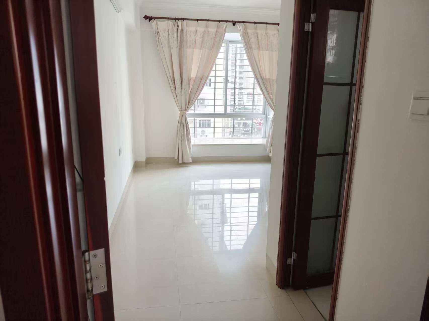 省果菜副食品公司宿舍楼 3室2厅2卫 3300.0元/月 省果菜副食品公司宿舍楼 3室2厅2卫 3300.0元/月室内图