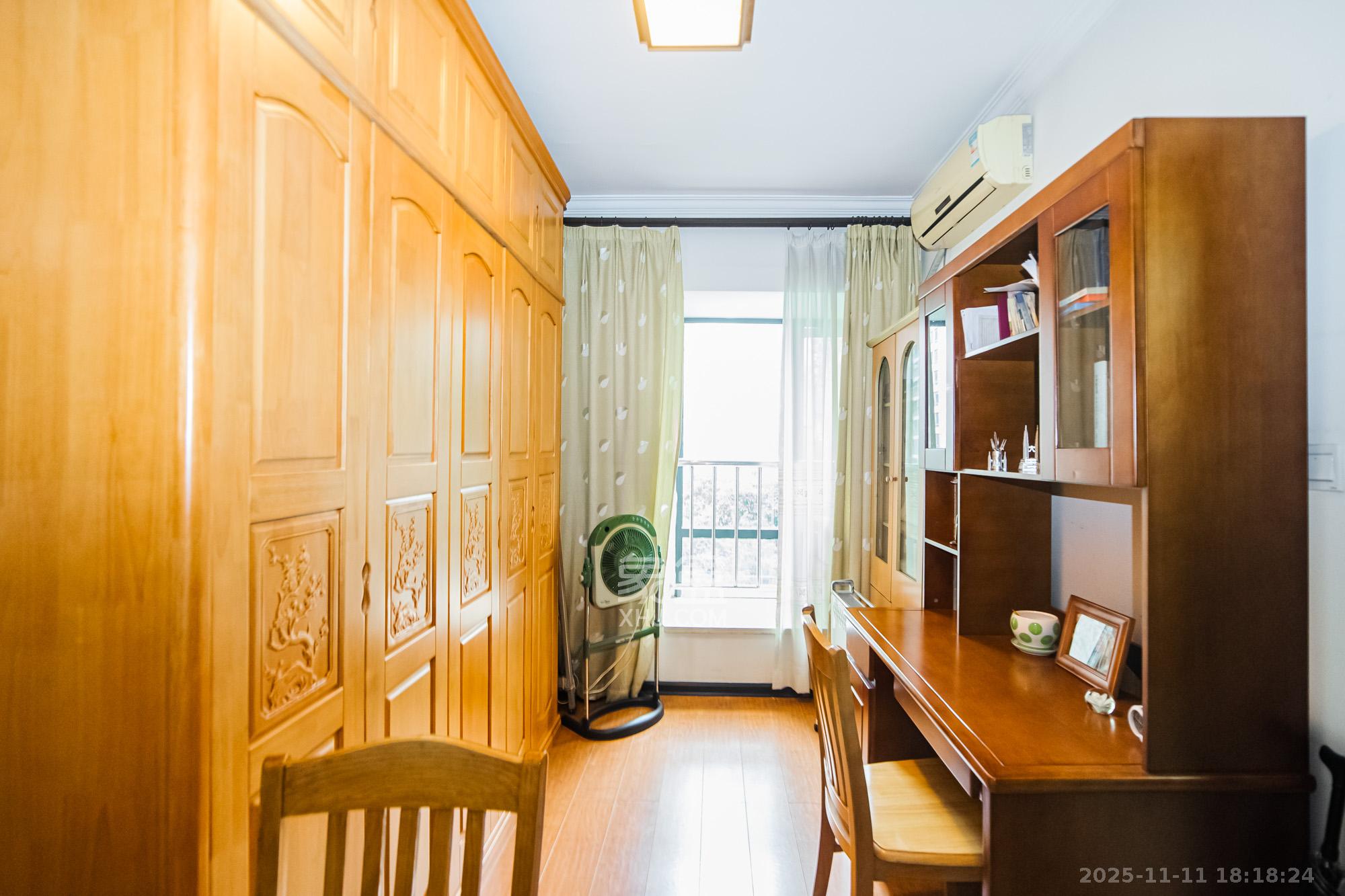 珠江花城二期扶水岸  1室2厅1卫    70.0万卧室