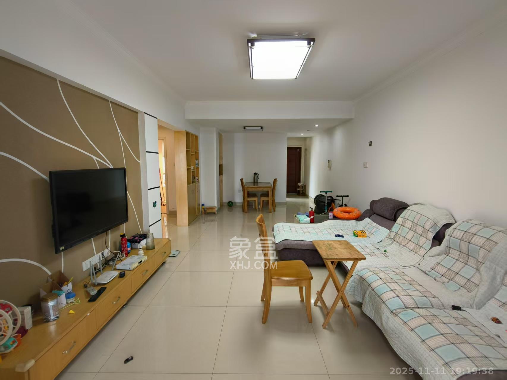 华润凤凰城二期 3室2厅1卫 1800.0元/月 华润凤凰城二期 3室2厅1卫 1800.0元/月室内图