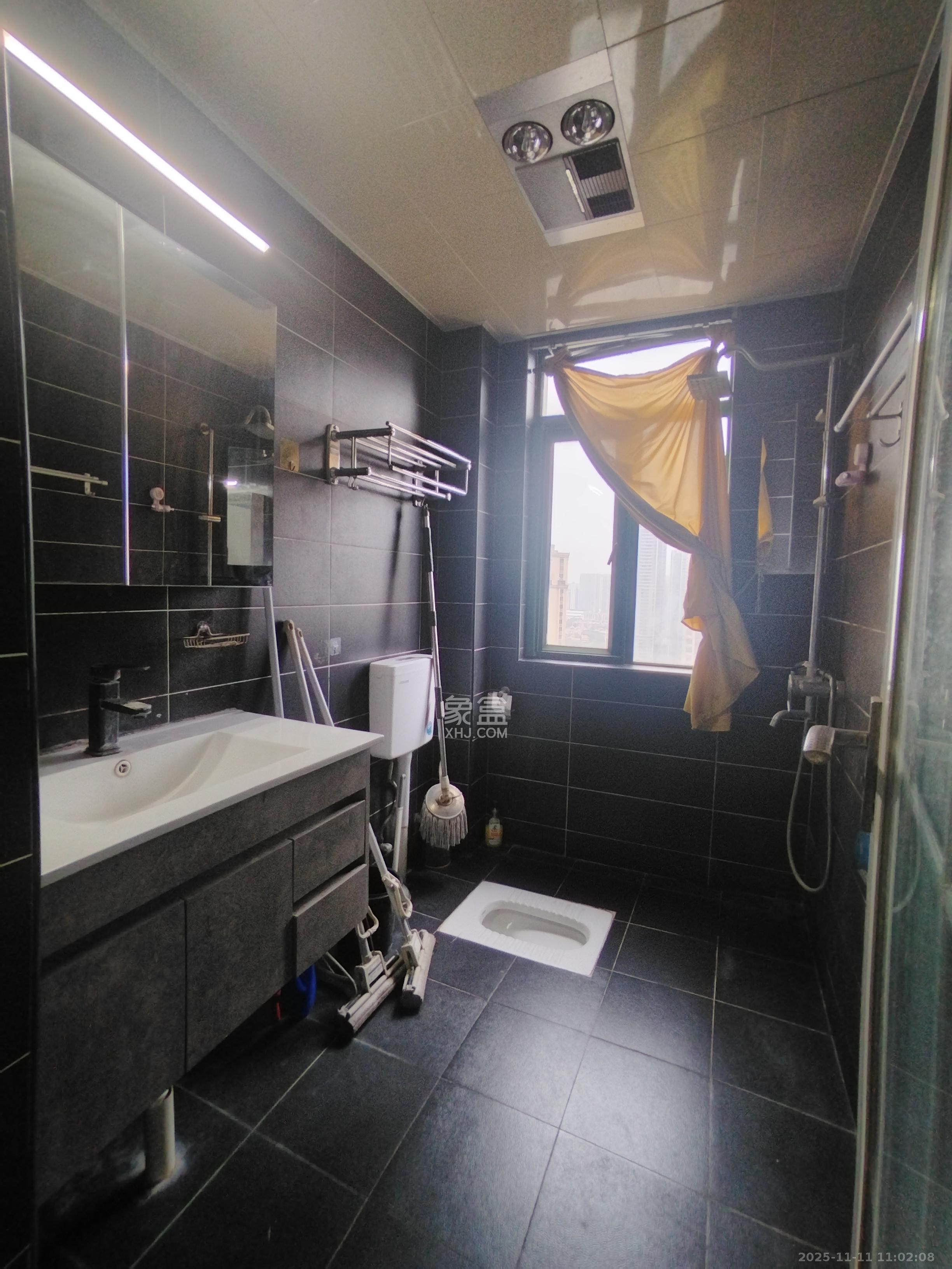 滨江金座  3室2厅2卫    3200.0元/月室内图