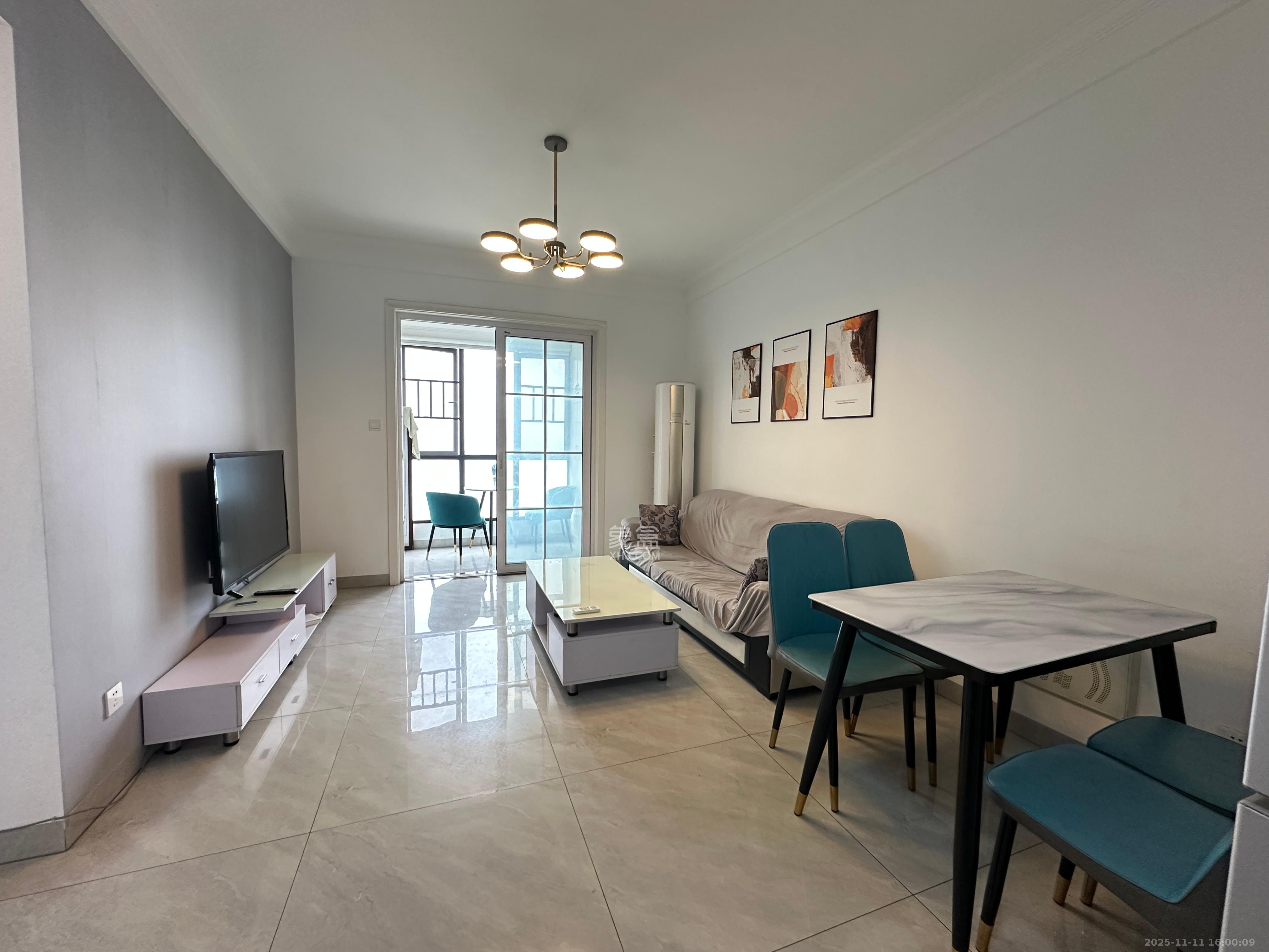 绿地海外滩一期  3室1厅1卫    1600.0元/月