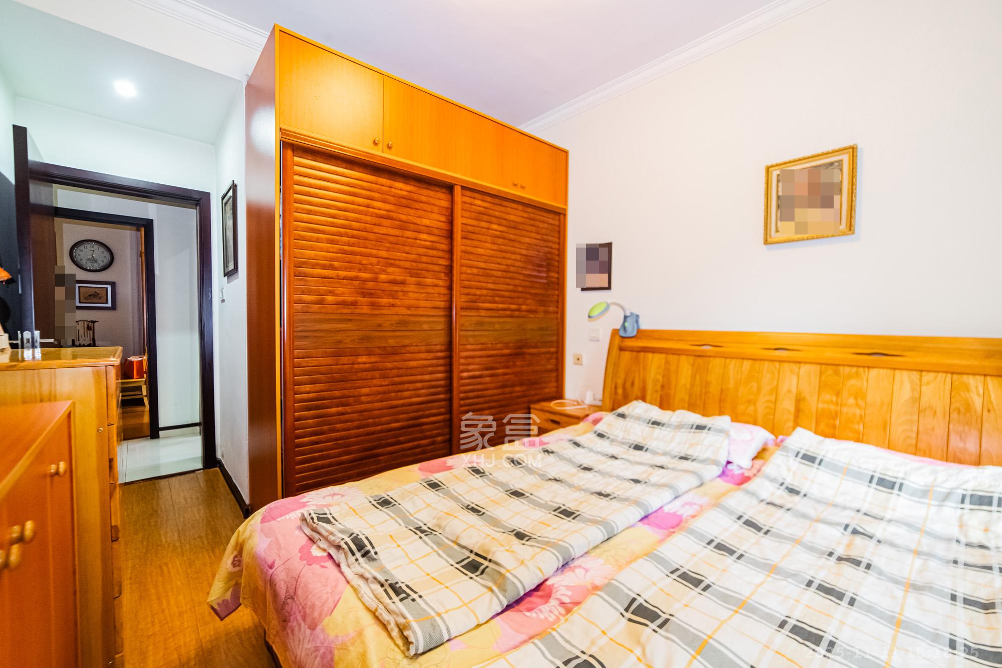 珠江花城二期扶水岸 1室2厅1卫 70.0万 珠江花城二期扶水岸 1室2厅1卫 70.0万卧室