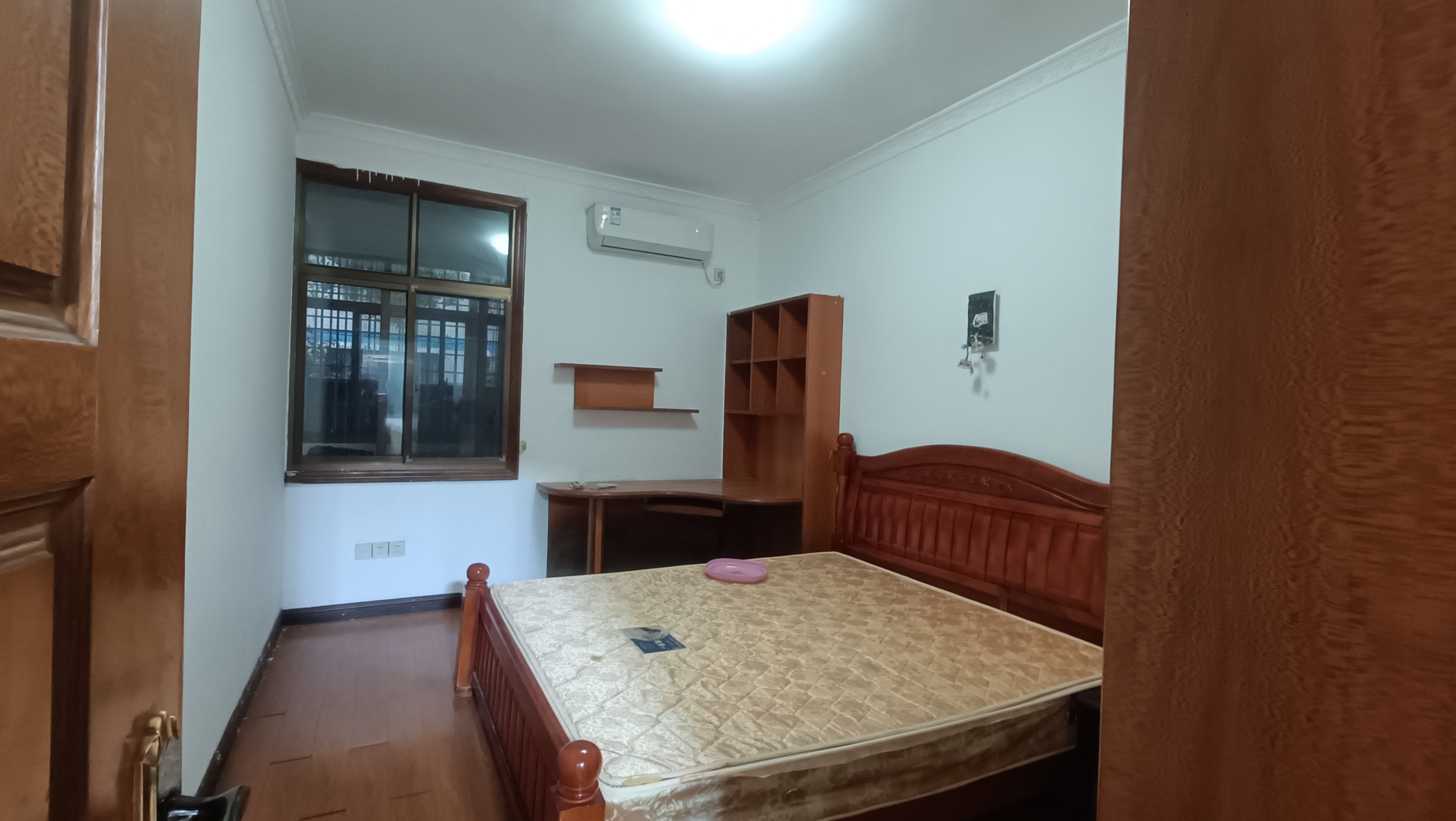 冶金局小区  3室2厅2卫    1200.0元/月