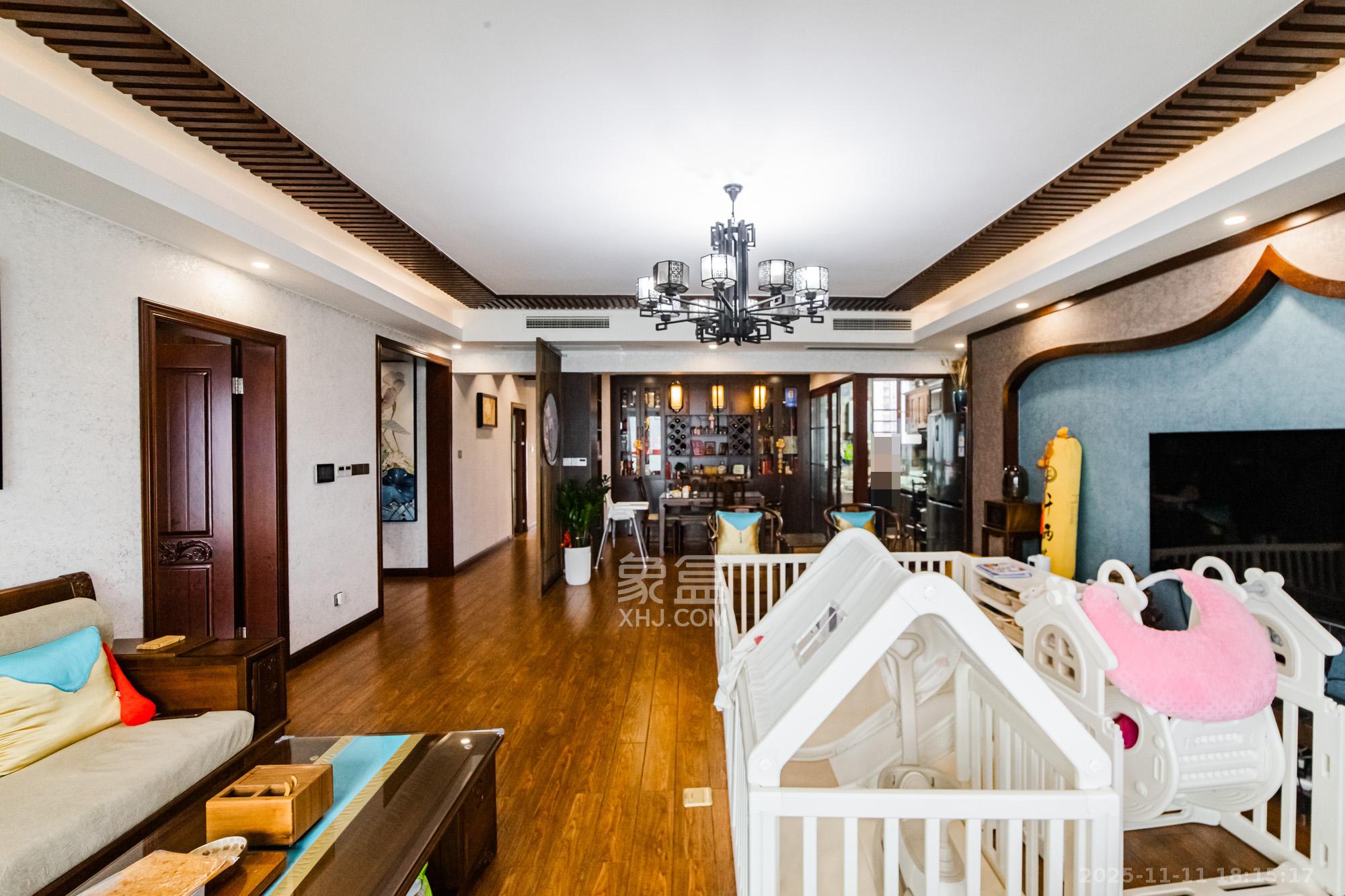 北辰定江洋 3室2厅2卫 550.0万 北辰定江洋 3室2厅2卫 550.0万客厅